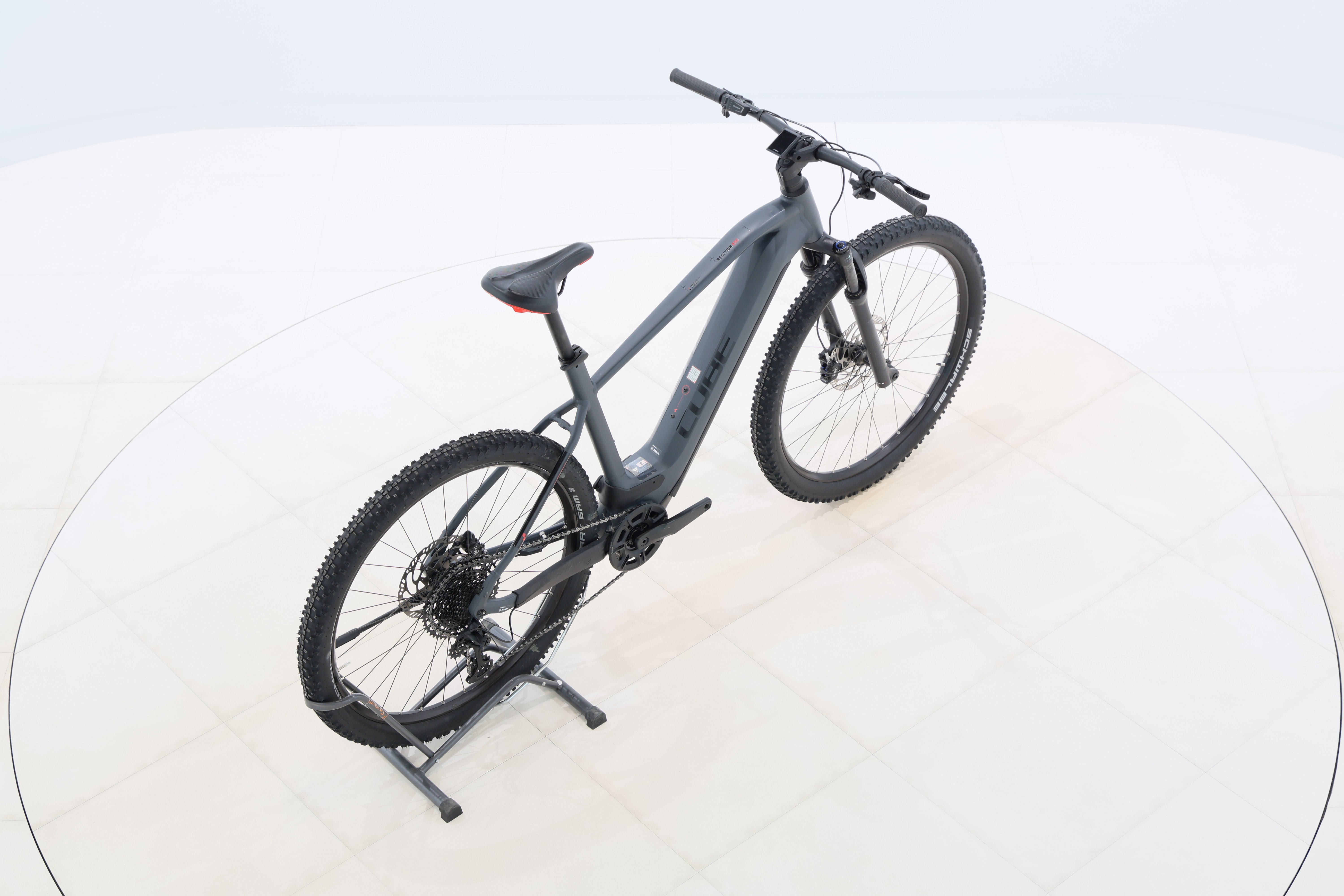 8ee196f2-5832-4e5b-83a1-773c5d04f487