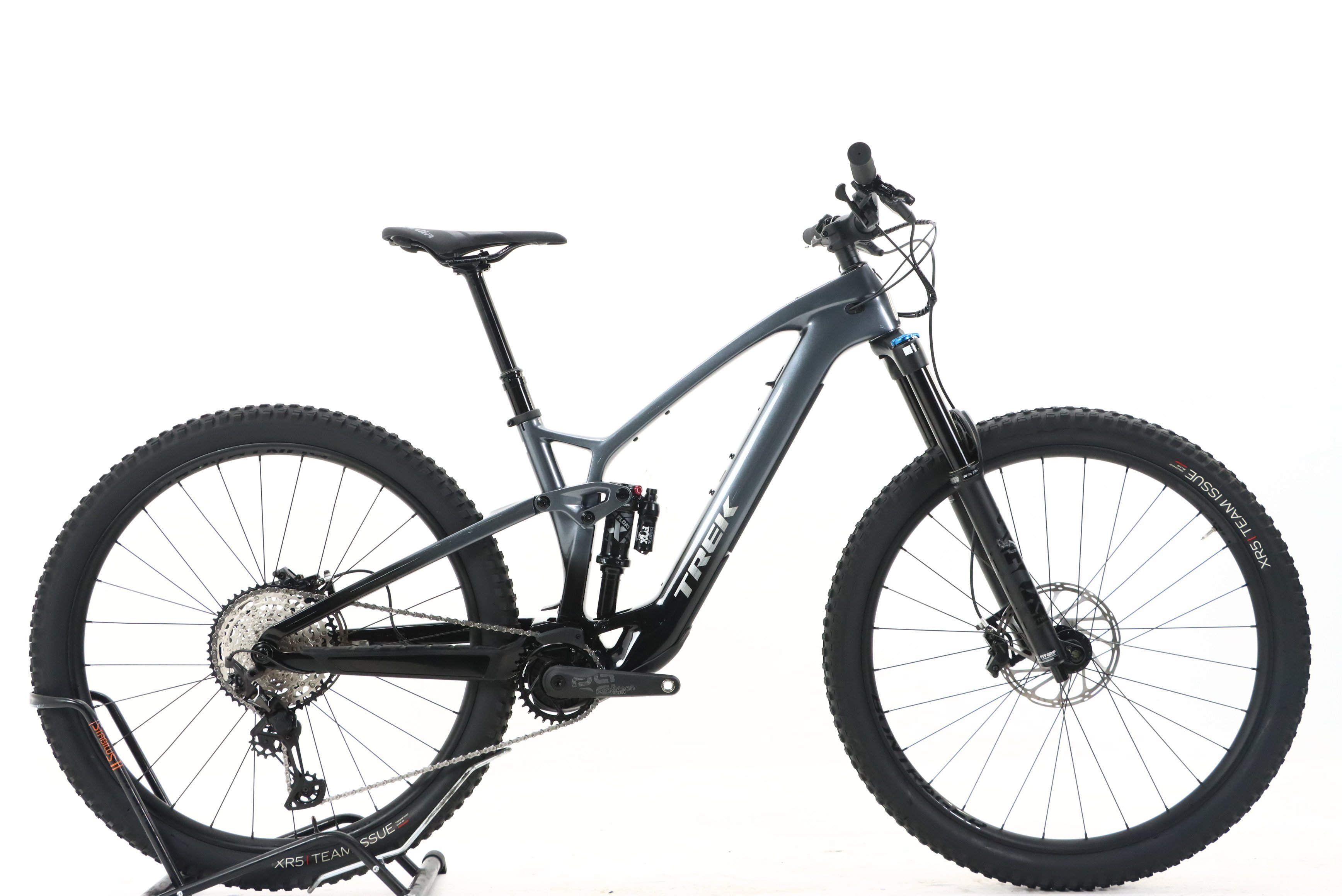 d9ebb714-0e8b-43b9-b49e-e6fcb4d9d464