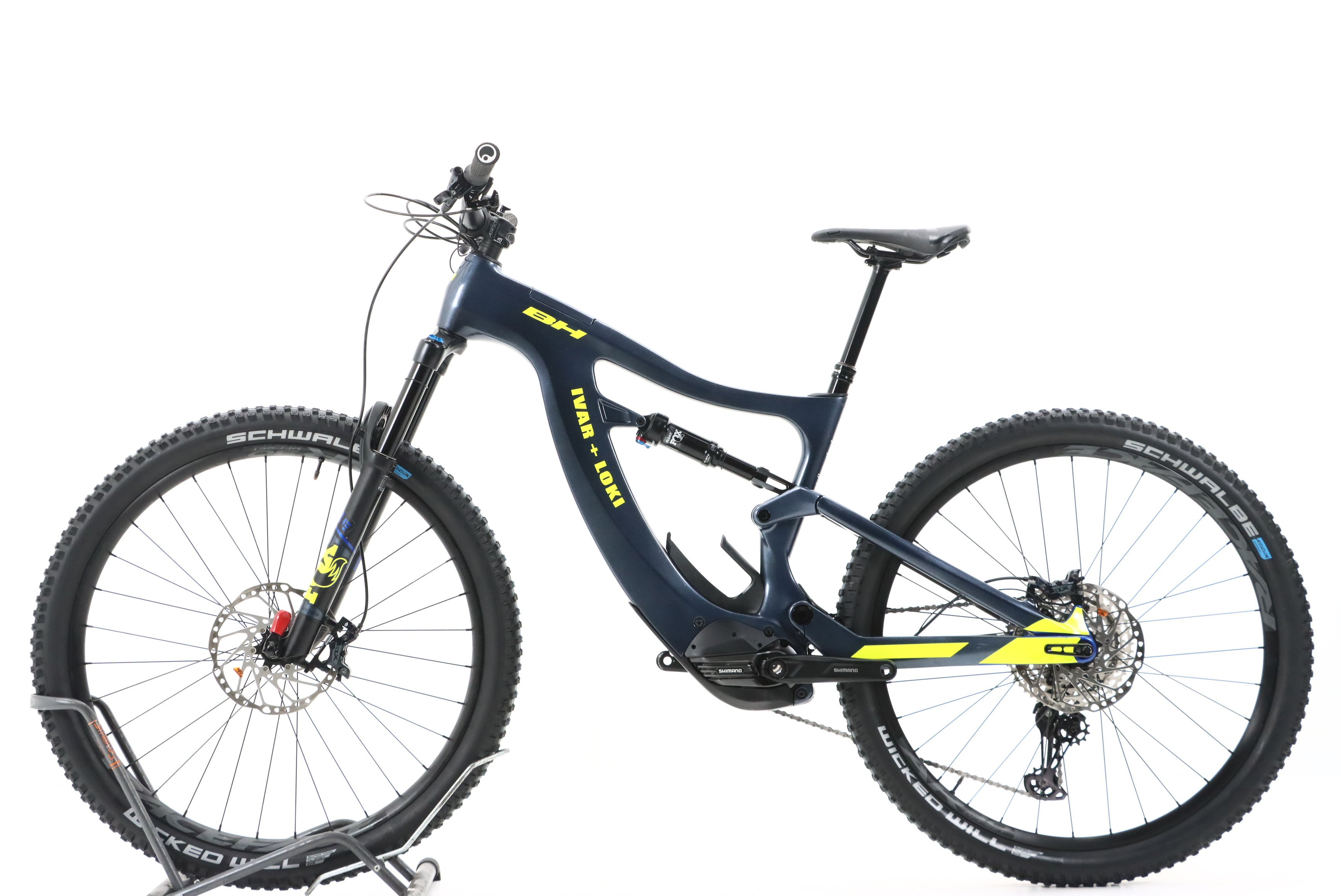 945da083-facd-4b1b-8e2e-a3d23d5e40ab