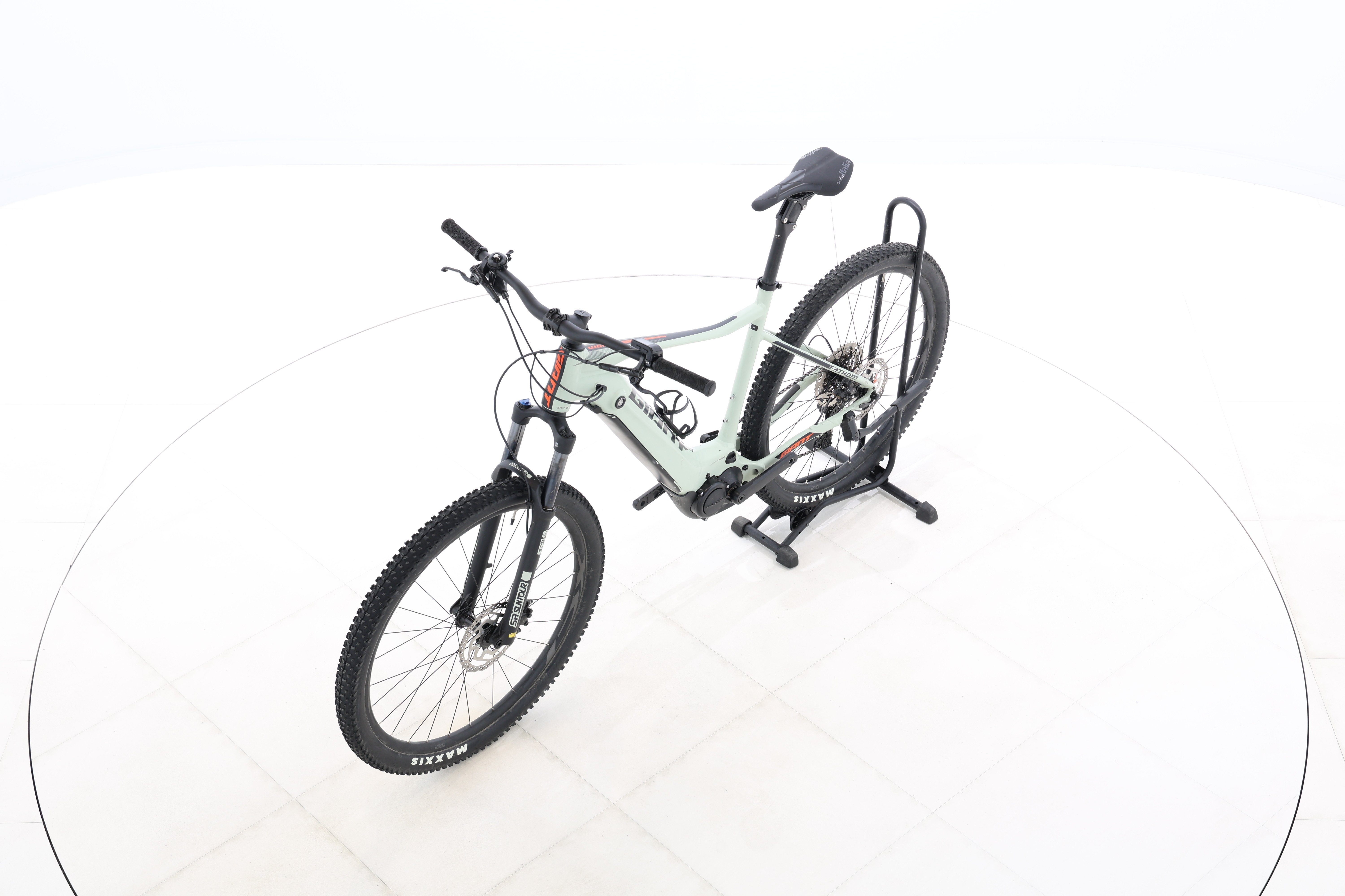 6e6d16f5-bcc0-4783-9b63-0b8324b39303