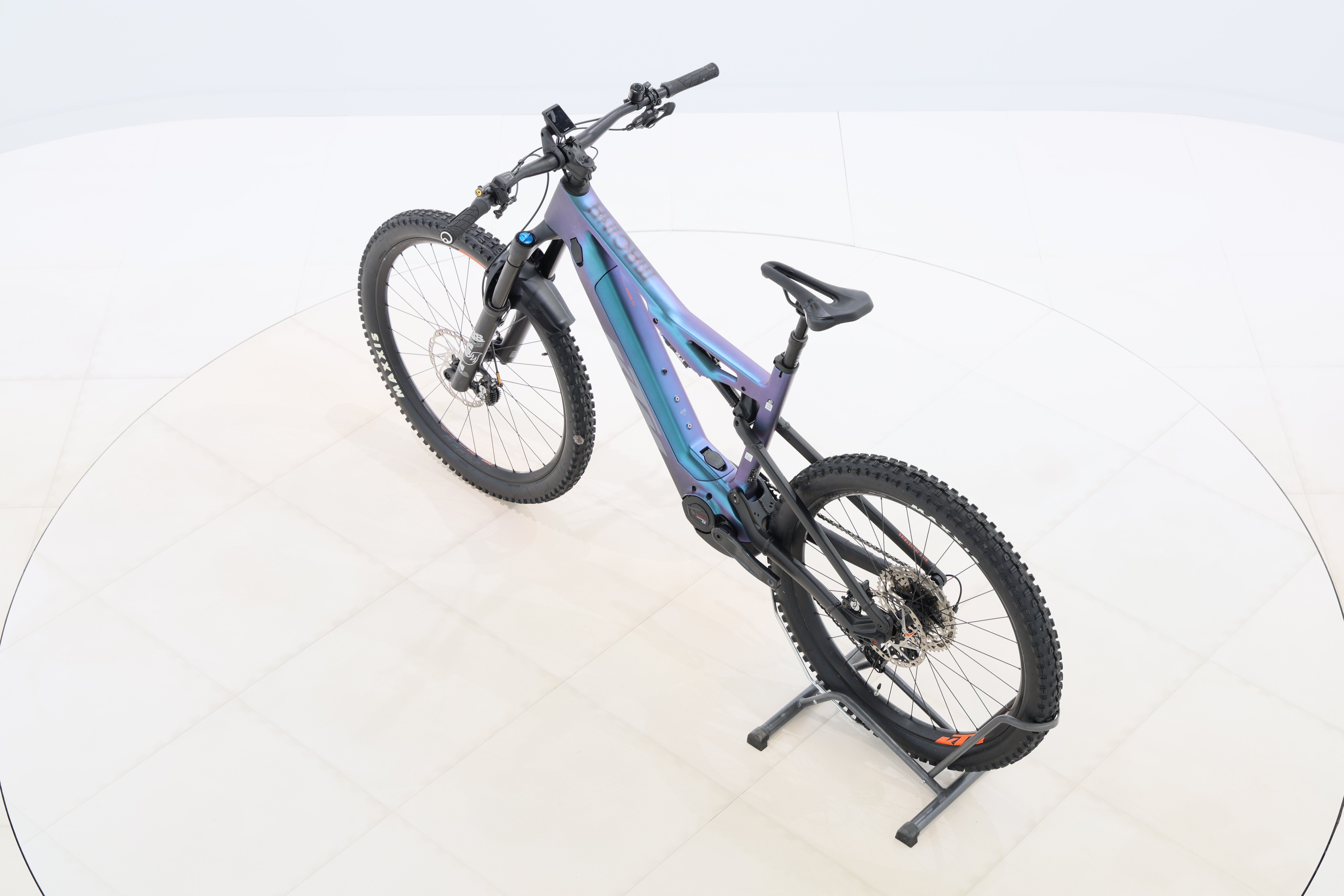 ef2299e1-2a6a-4ee8-85a3-2e06e6f78c4f