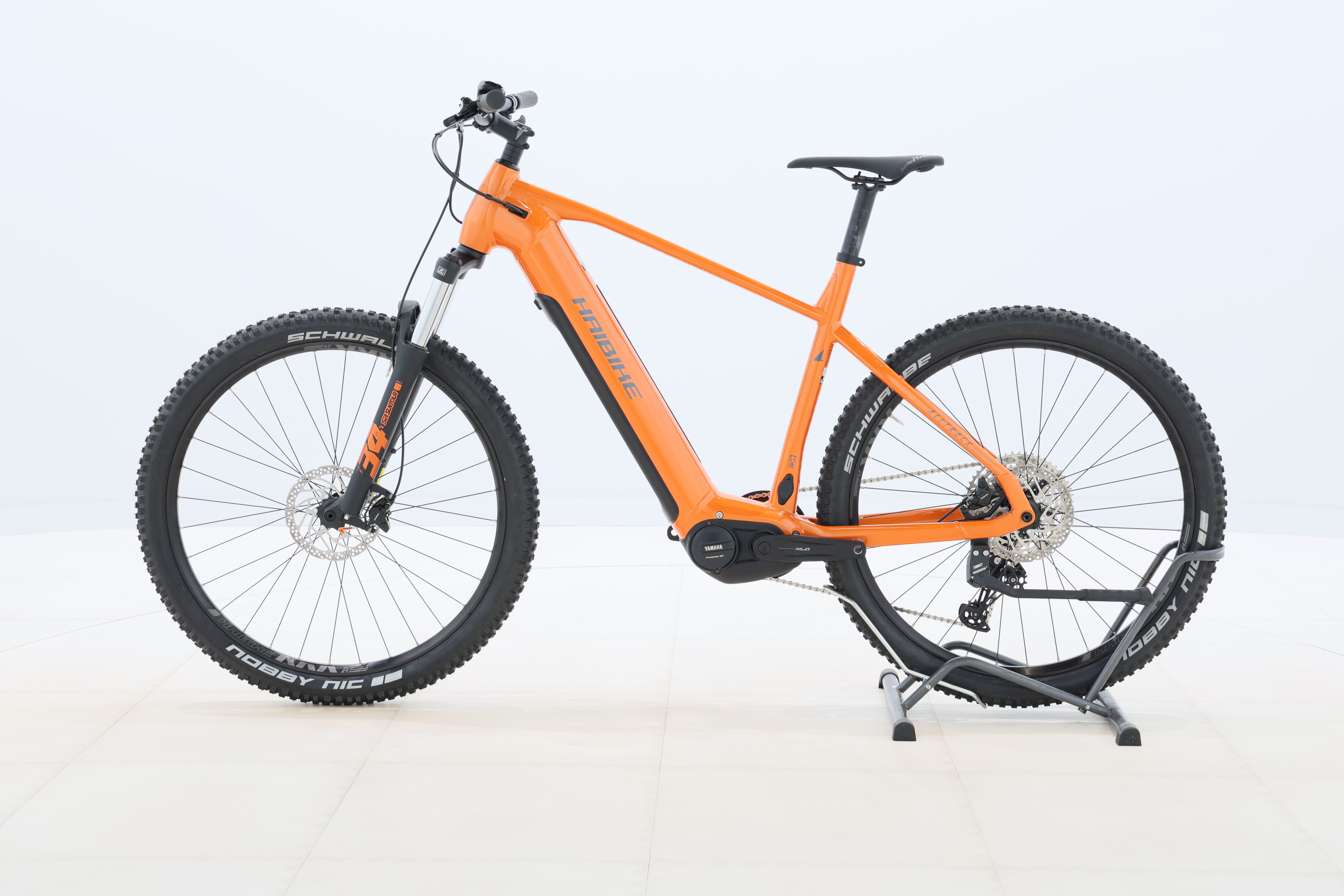 b6fb3723-b52c-41e1-b4bc-8b7b4fa6a46a