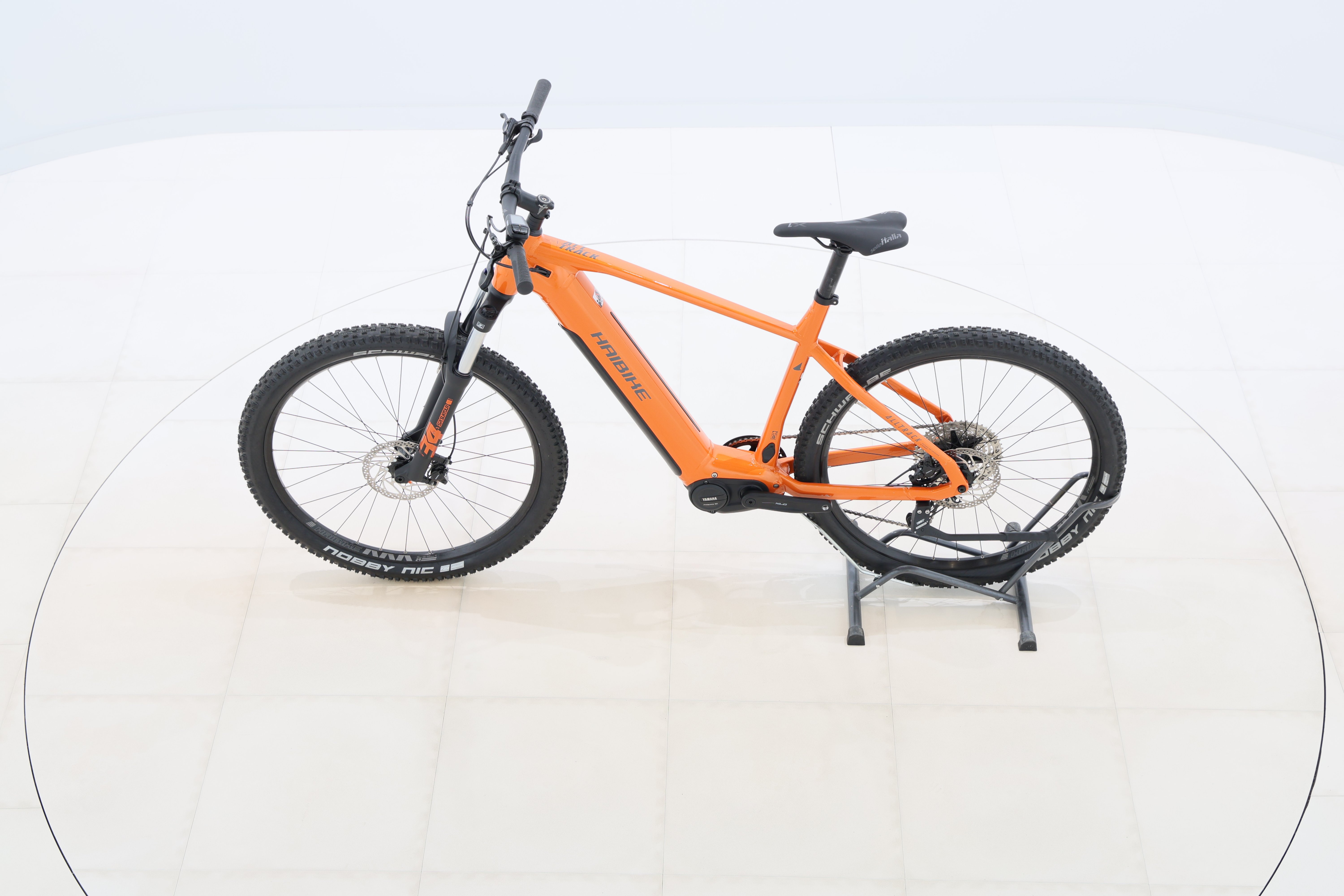 b6fb3723-b52c-41e1-b4bc-8b7b4fa6a46a