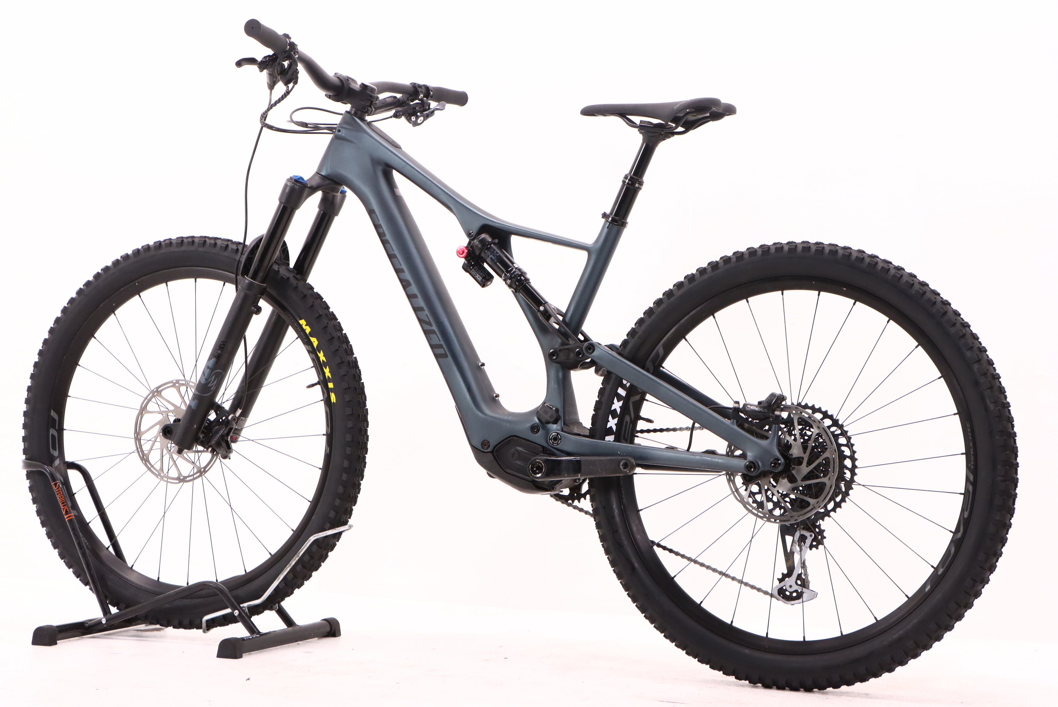 f2d44735-2c0a-4825-8151-0099ed0d8095