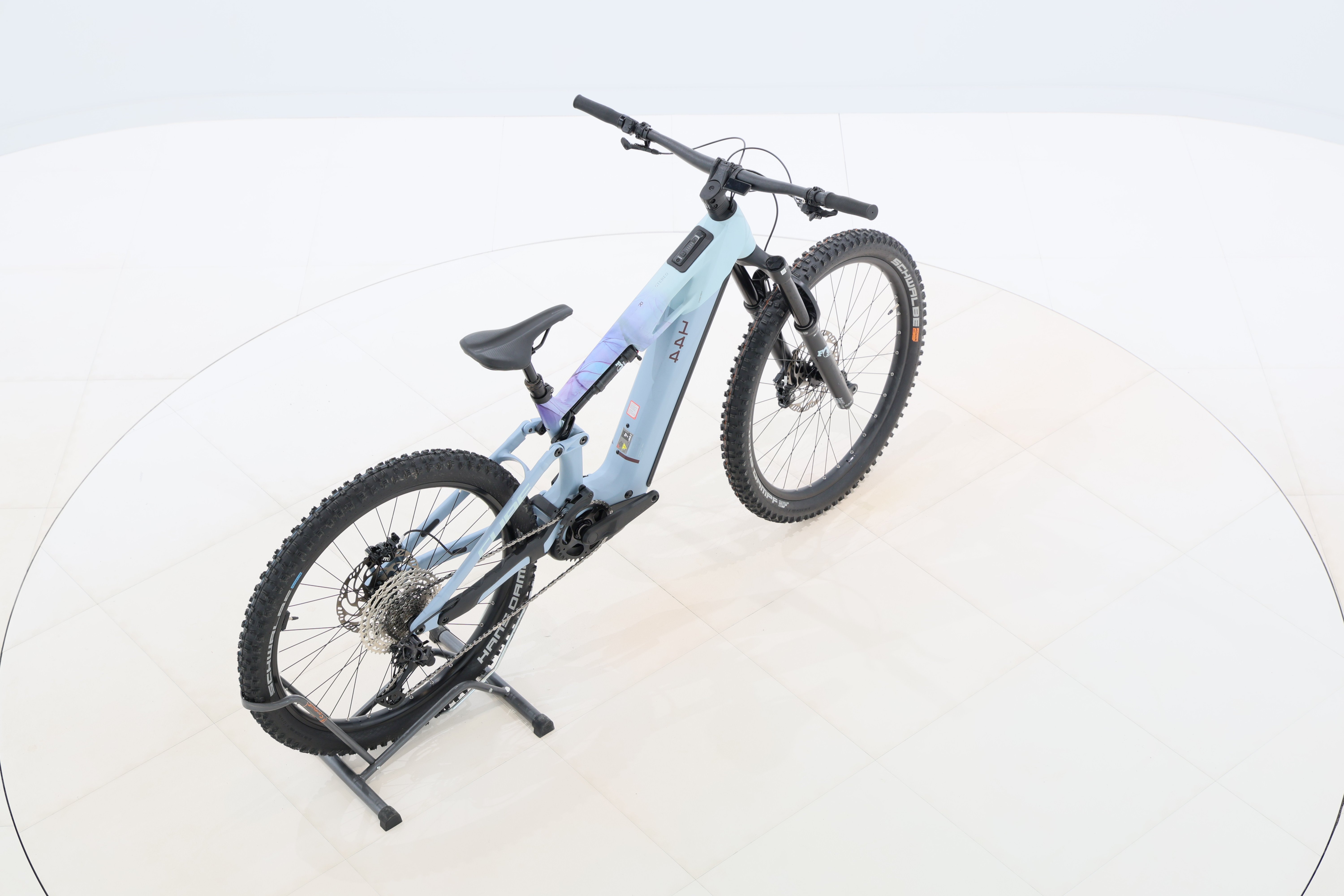 f501b635-694c-4f26-b8b9-f2ff59aa3f8b