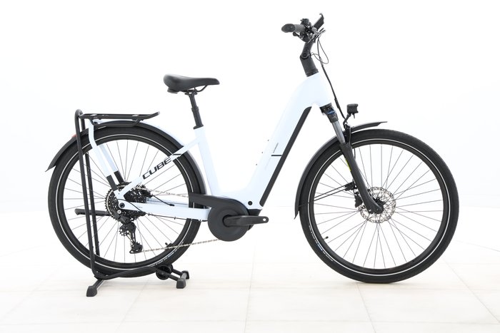 Cube Kathmandu Hybrid ONE 800 2025