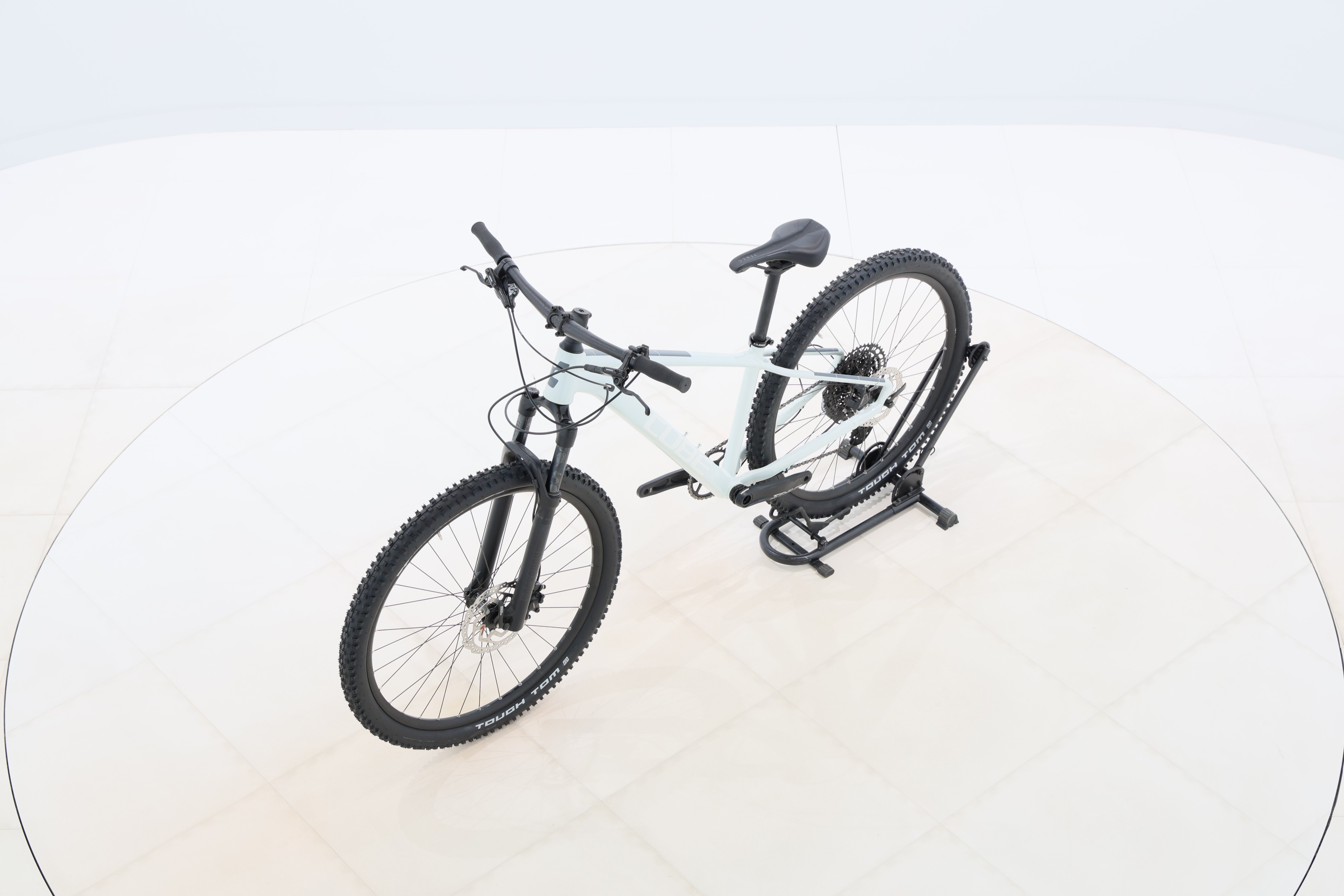 fff896bb-e904-4093-a285-7bfaea76d236