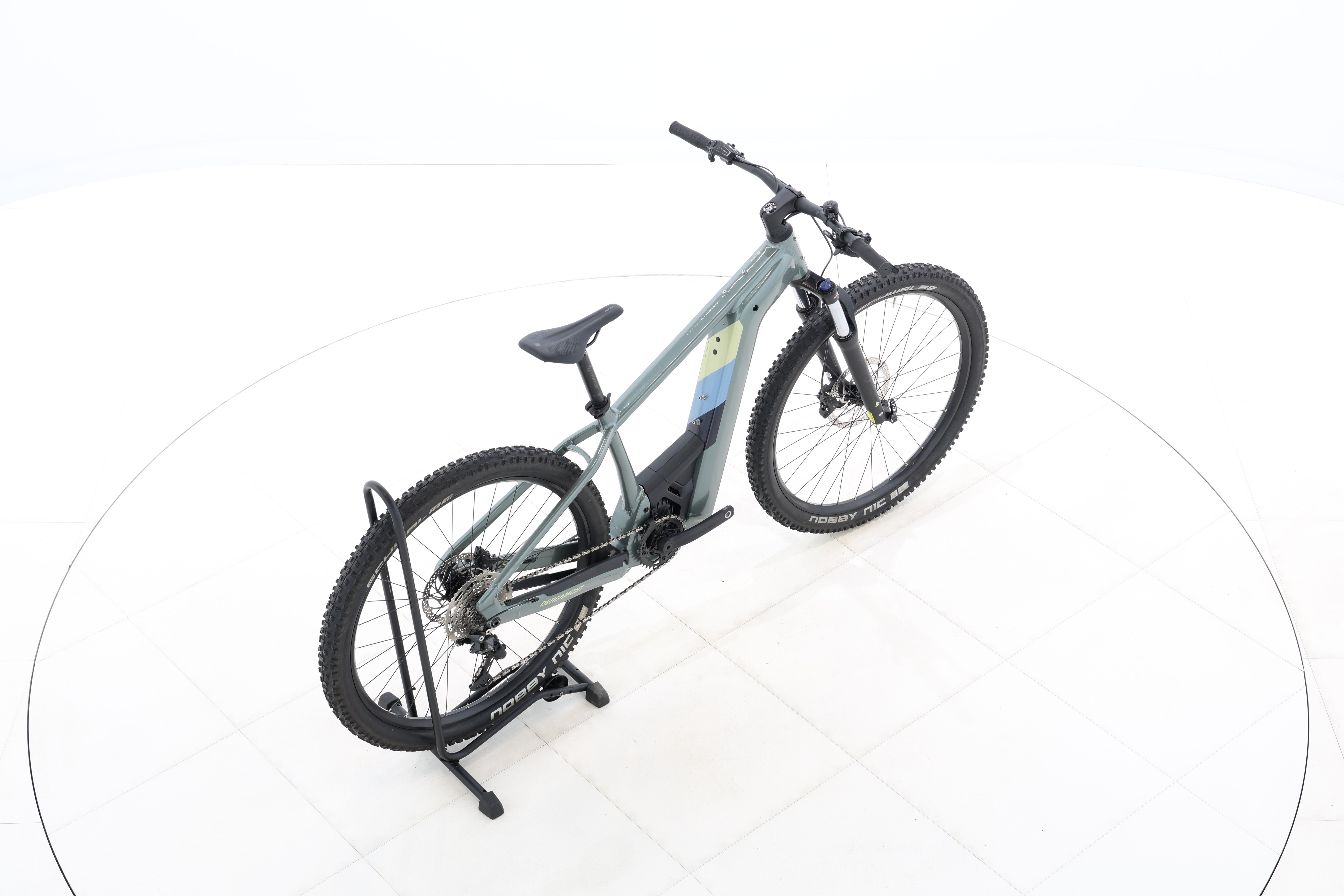 f4e0a827-a43e-4594-b55a-2ff0b3418900