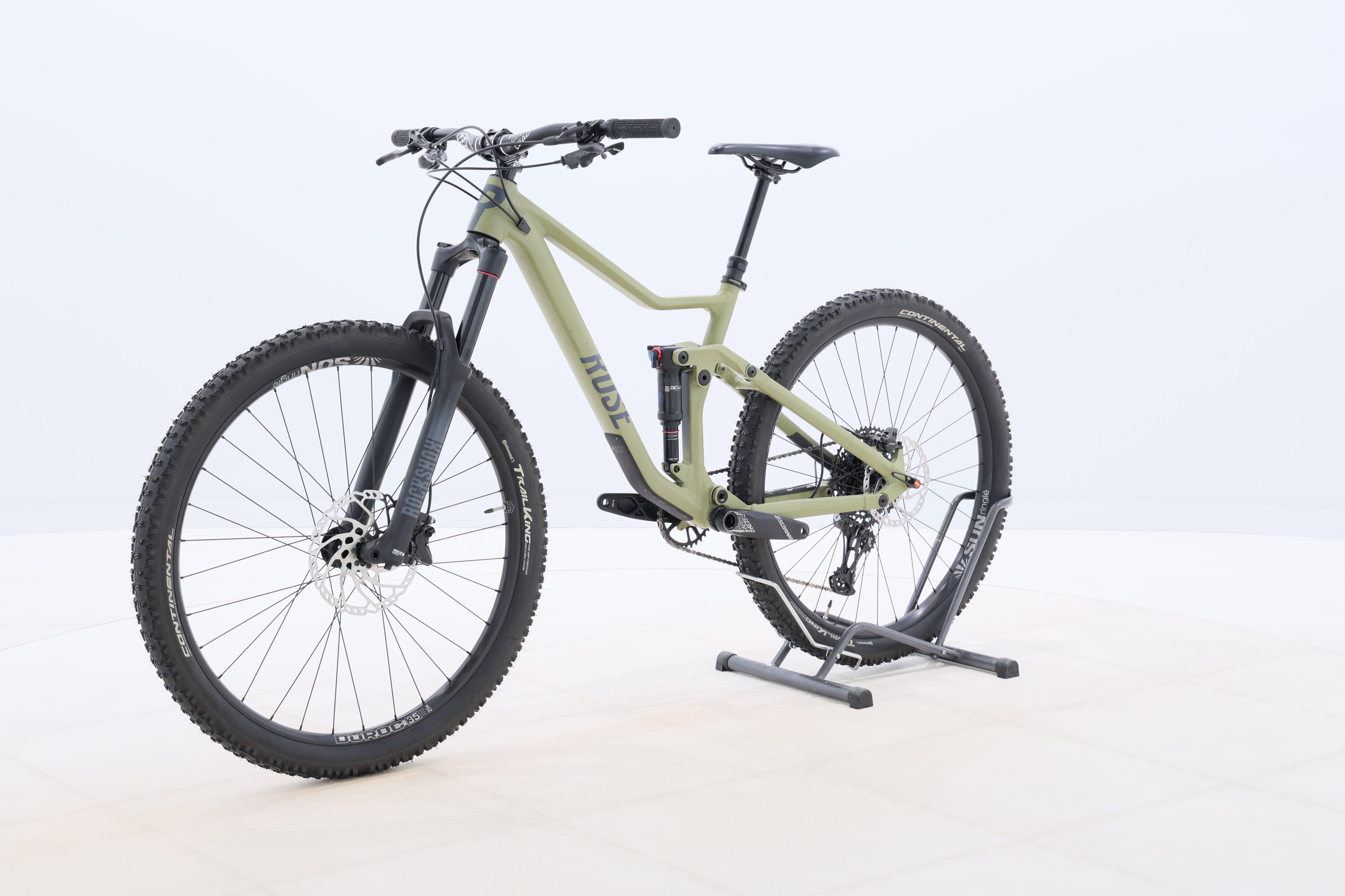 d7dc4db5-27b5-40b5-b3ab-7e254d2afbc1