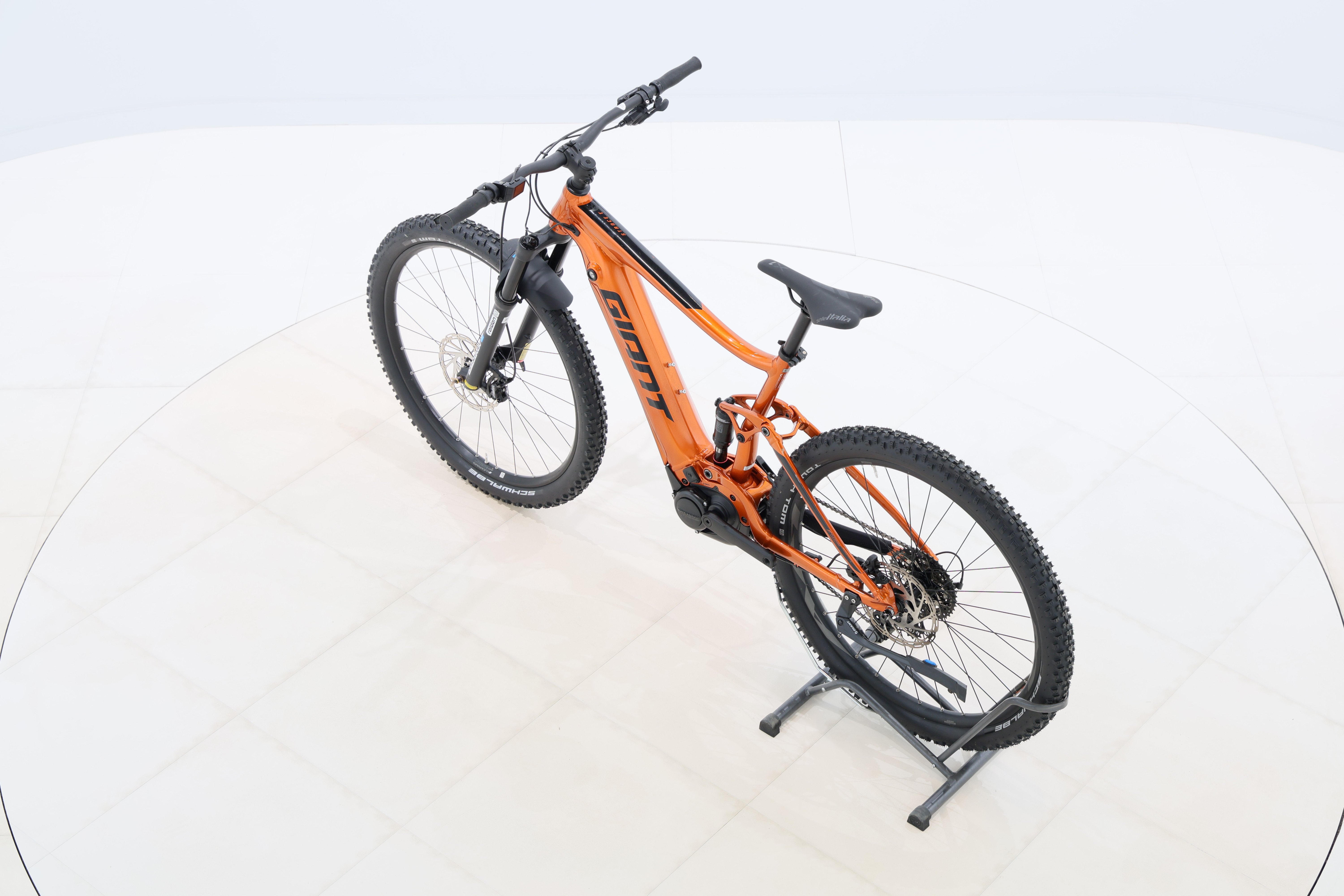 09f100d4-6d92-441e-8538-cc52c1e0d8e5