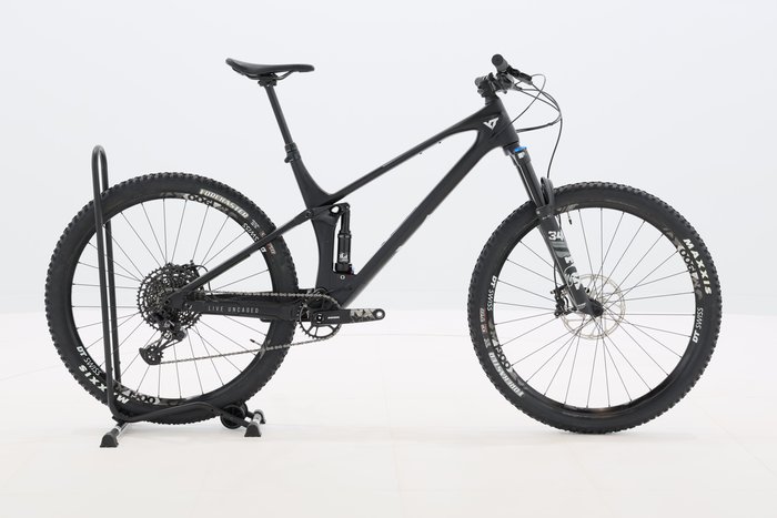 Yt IZZO CORE 2 2022