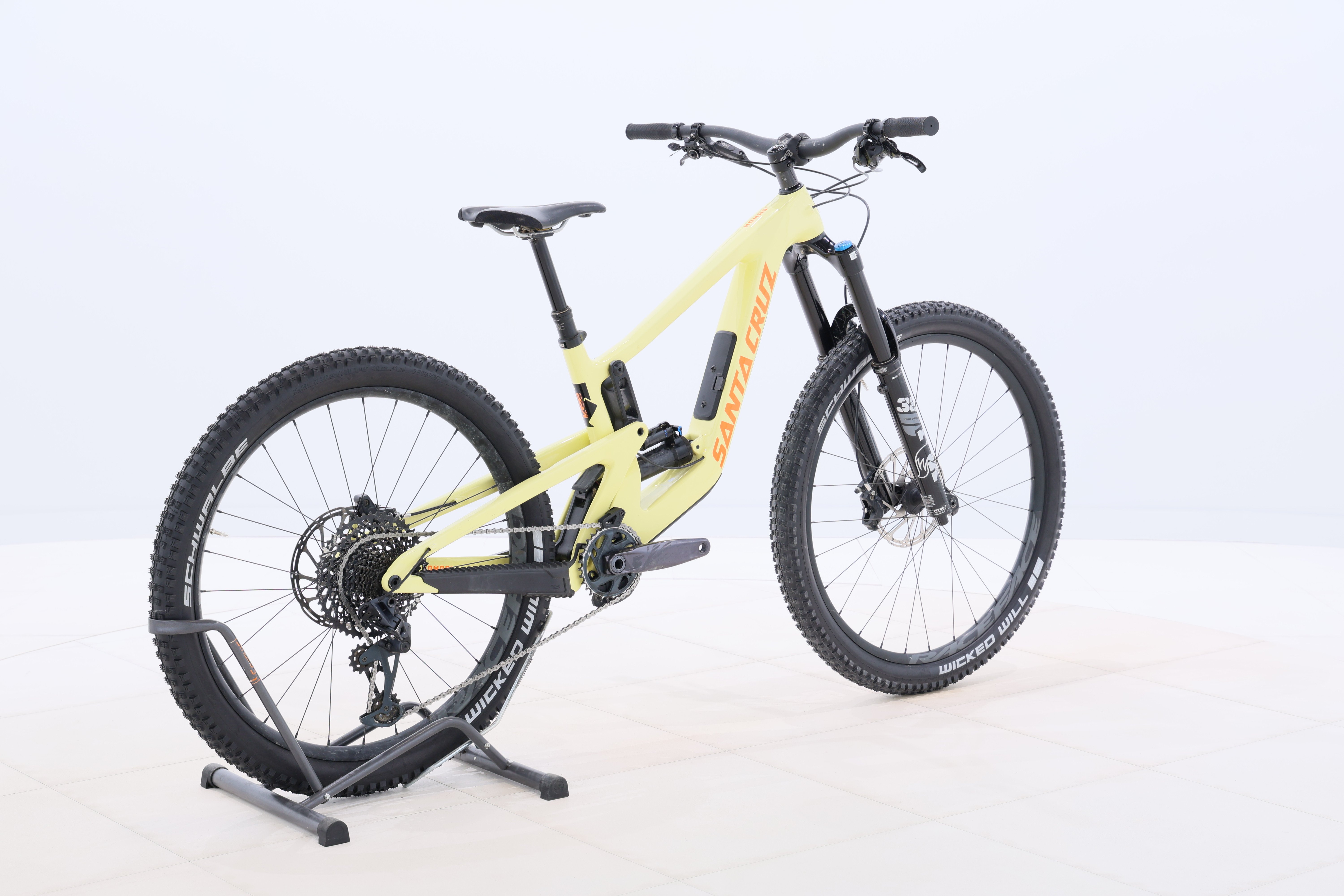 76ec0a8e-933b-4819-8846-045e43ff3f06