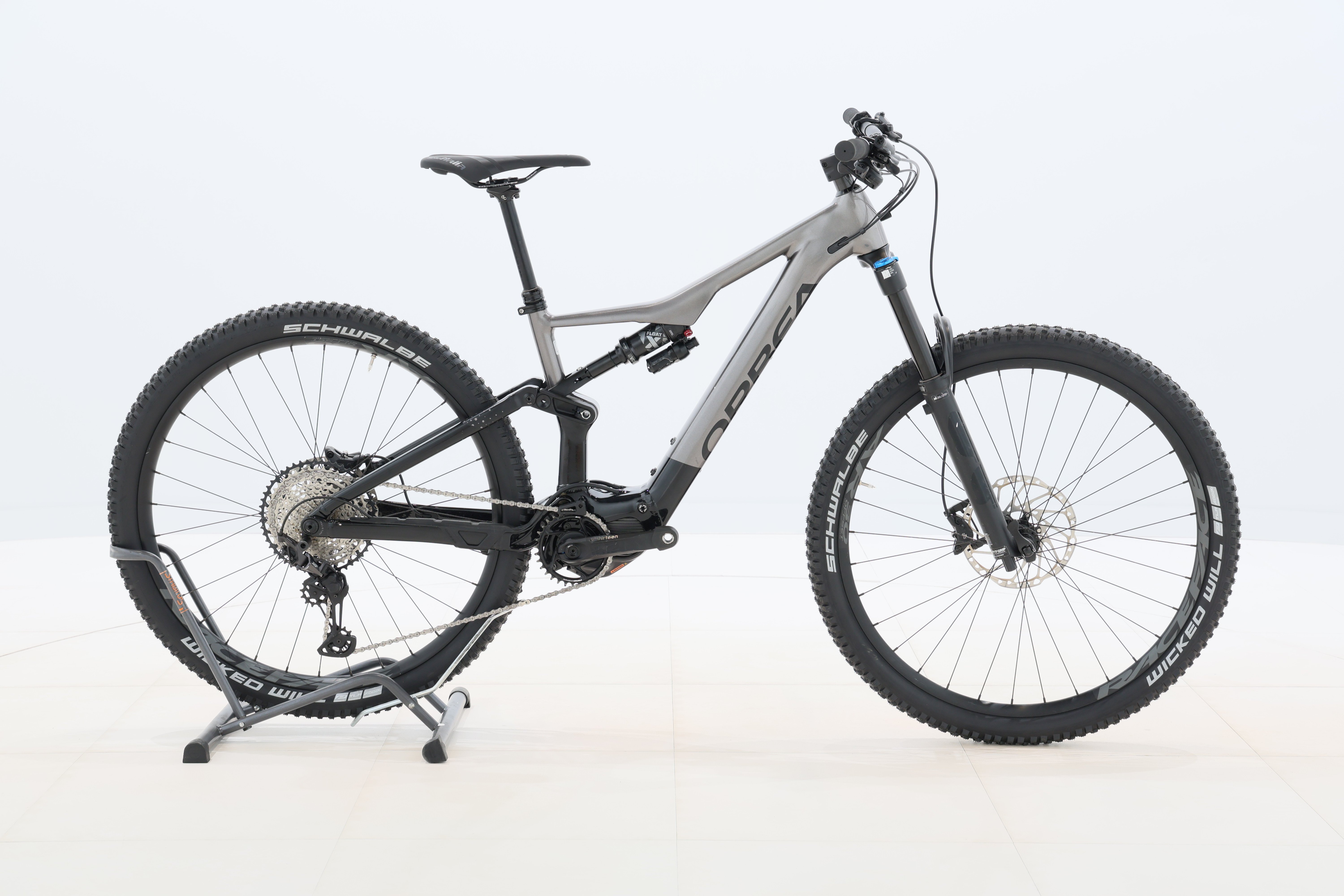 fba16480-3d38-414b-9276-f00ef42e14b6