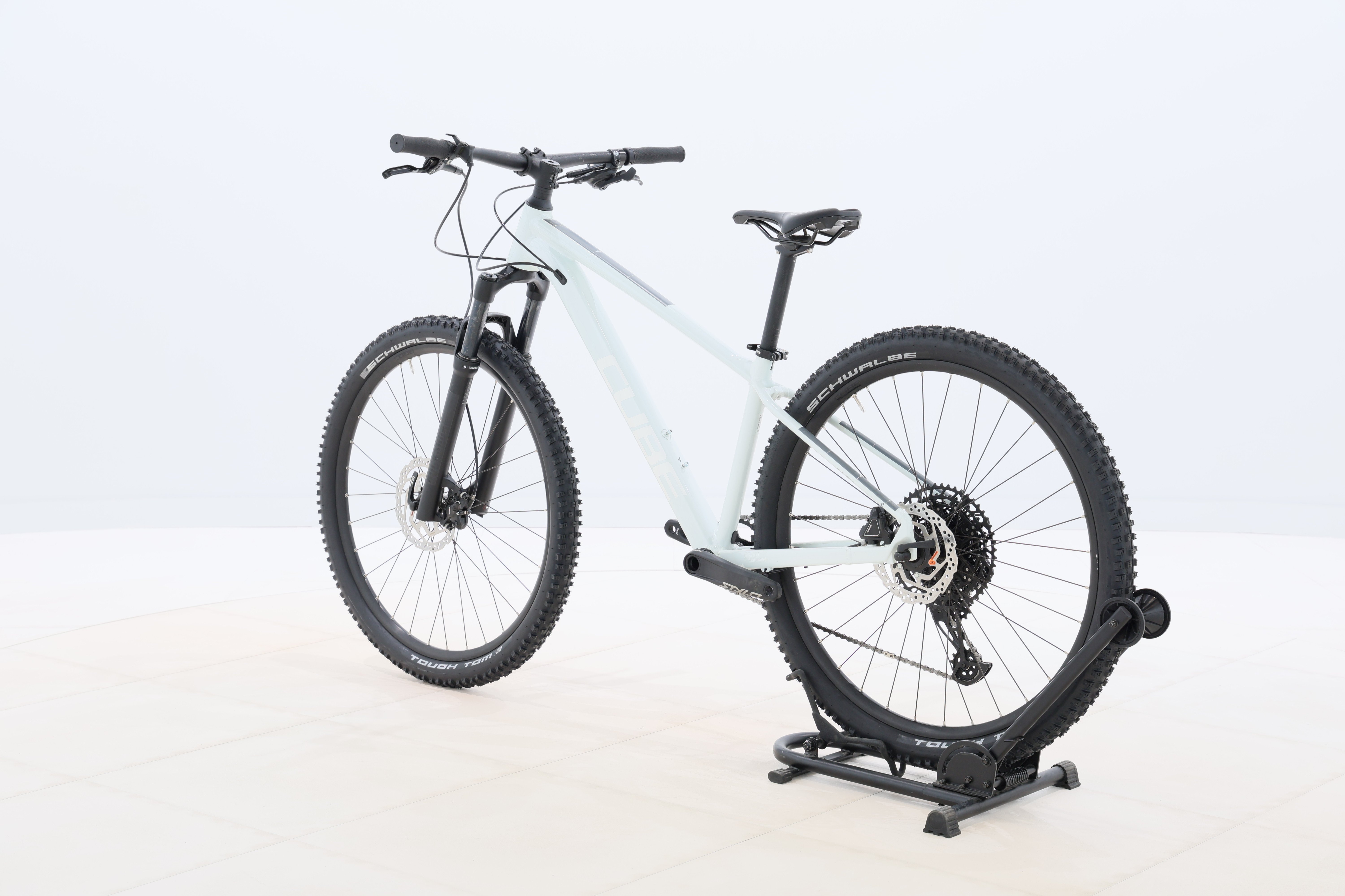 fff896bb-e904-4093-a285-7bfaea76d236