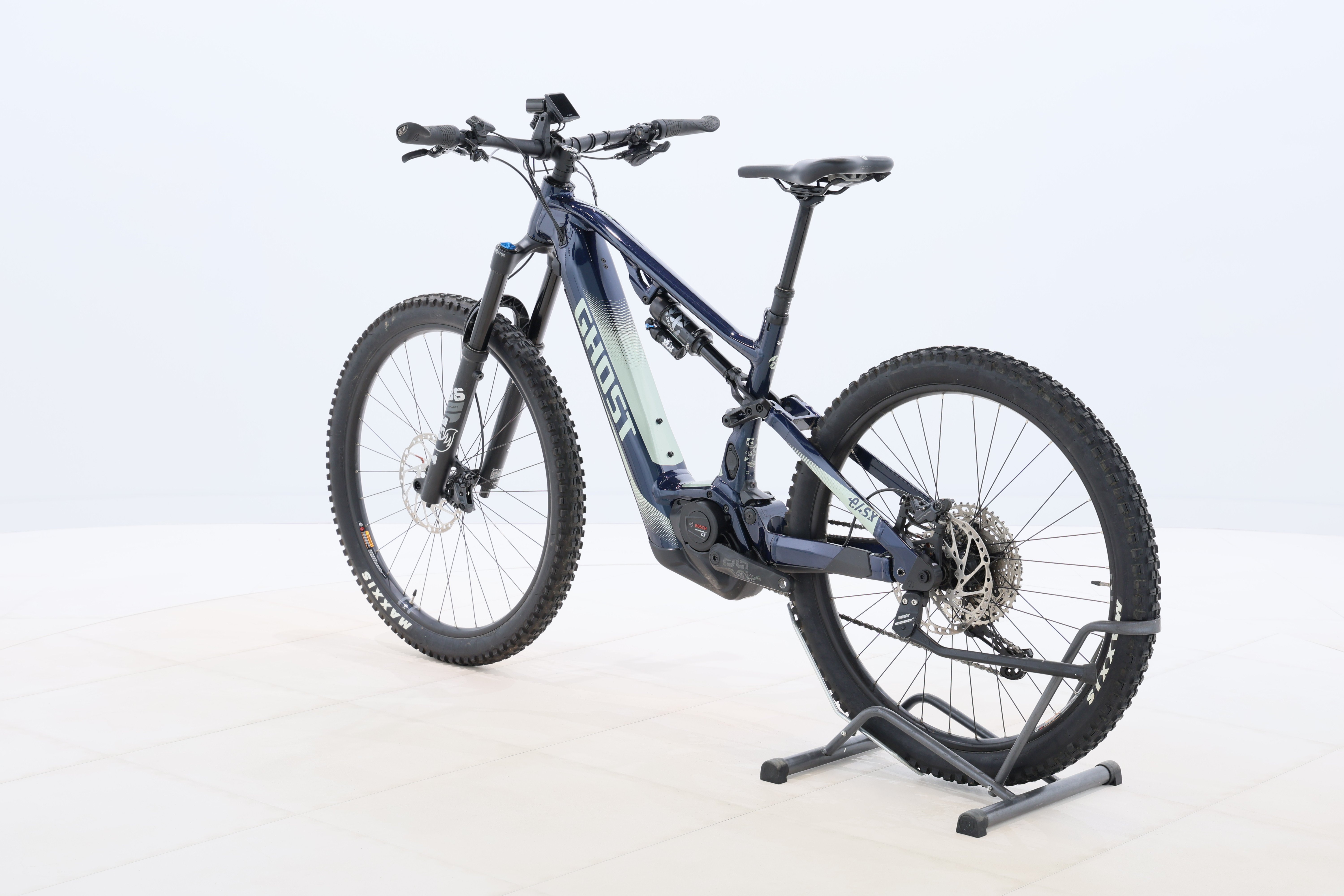 aaeb72b4-8542-4d4e-b3da-8b6a1d63b637