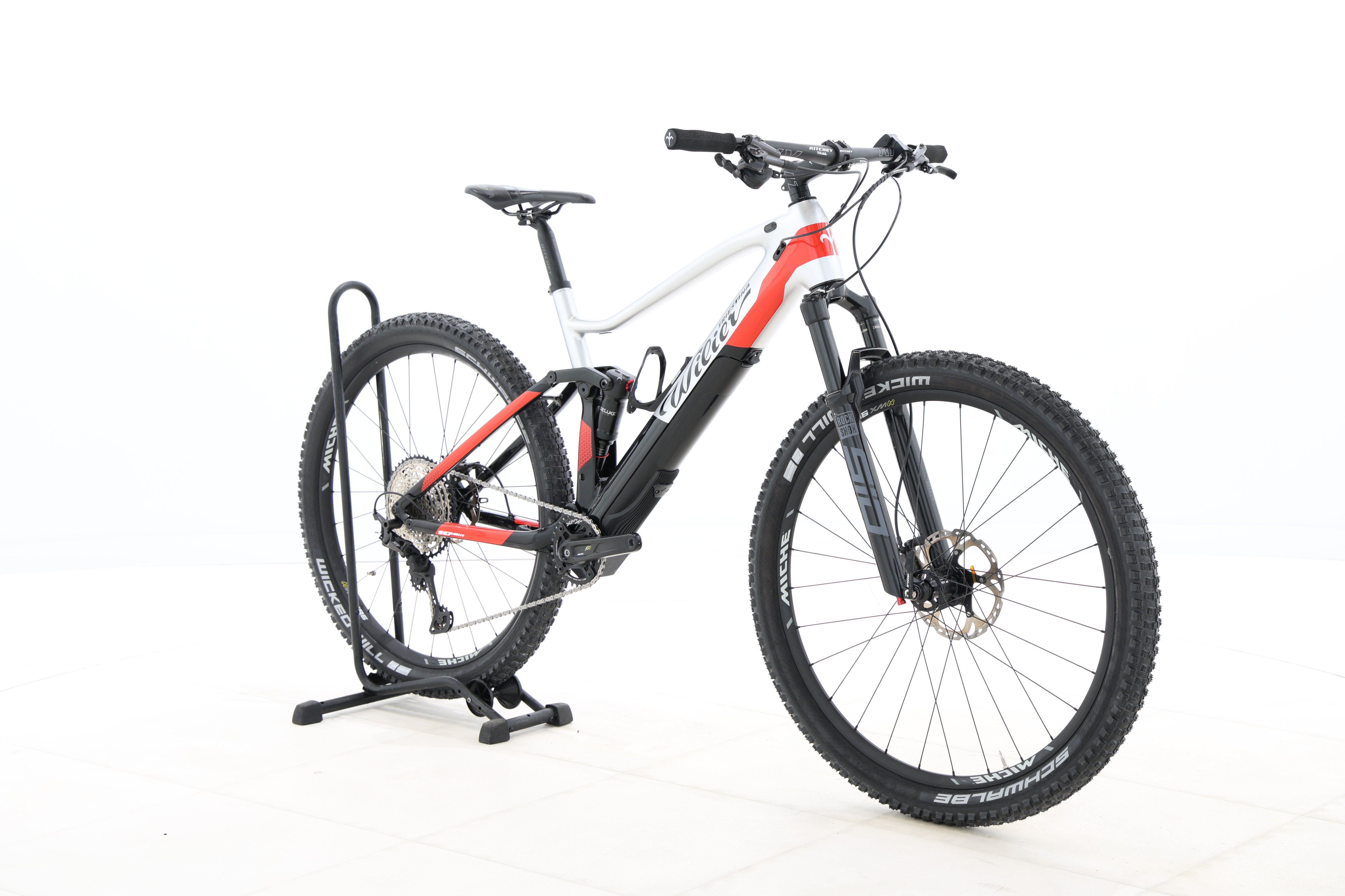 c633de94-dced-4211-b838-17a04facd128