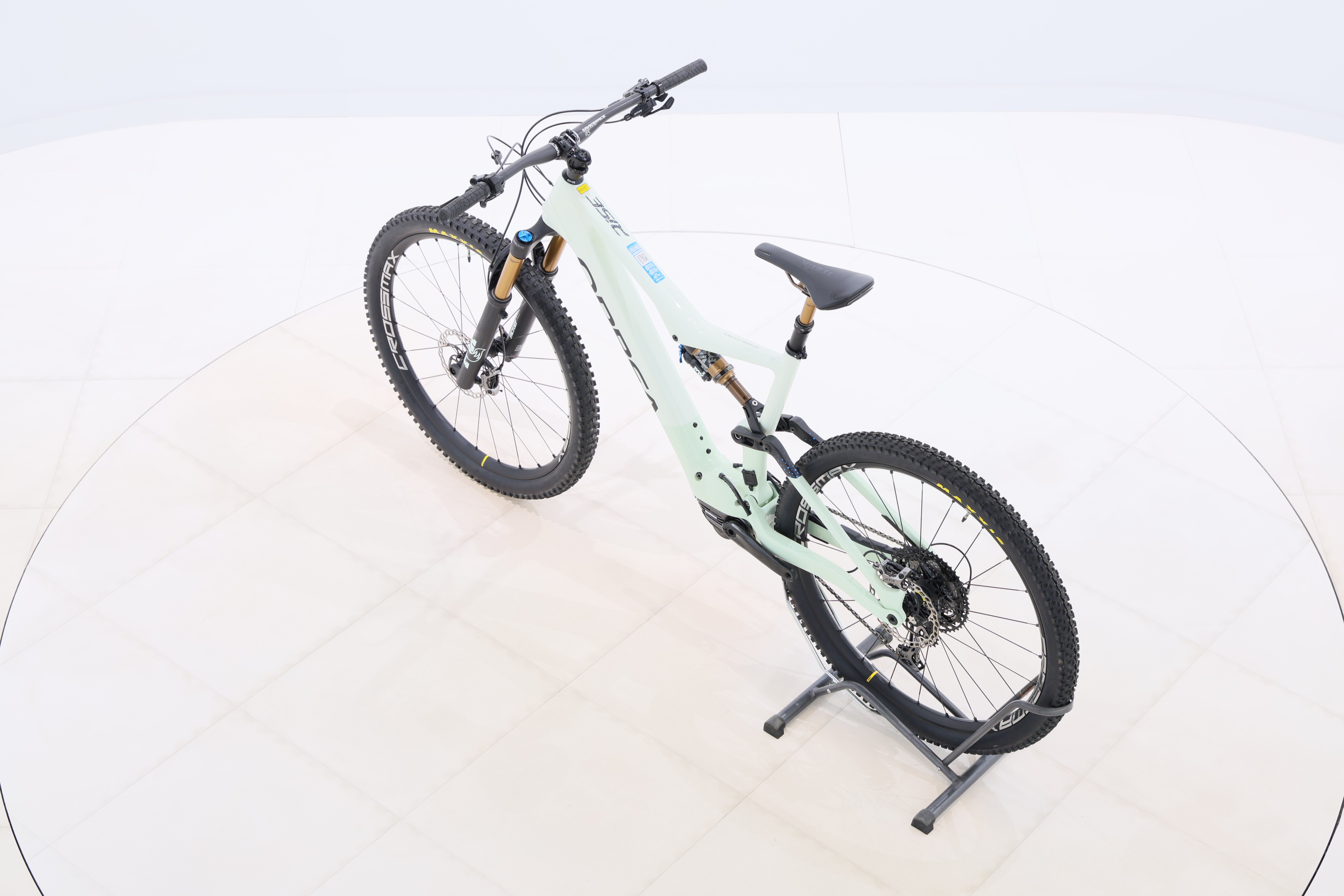 d3239903-3d8b-402b-ad90-c9ae489a89a1