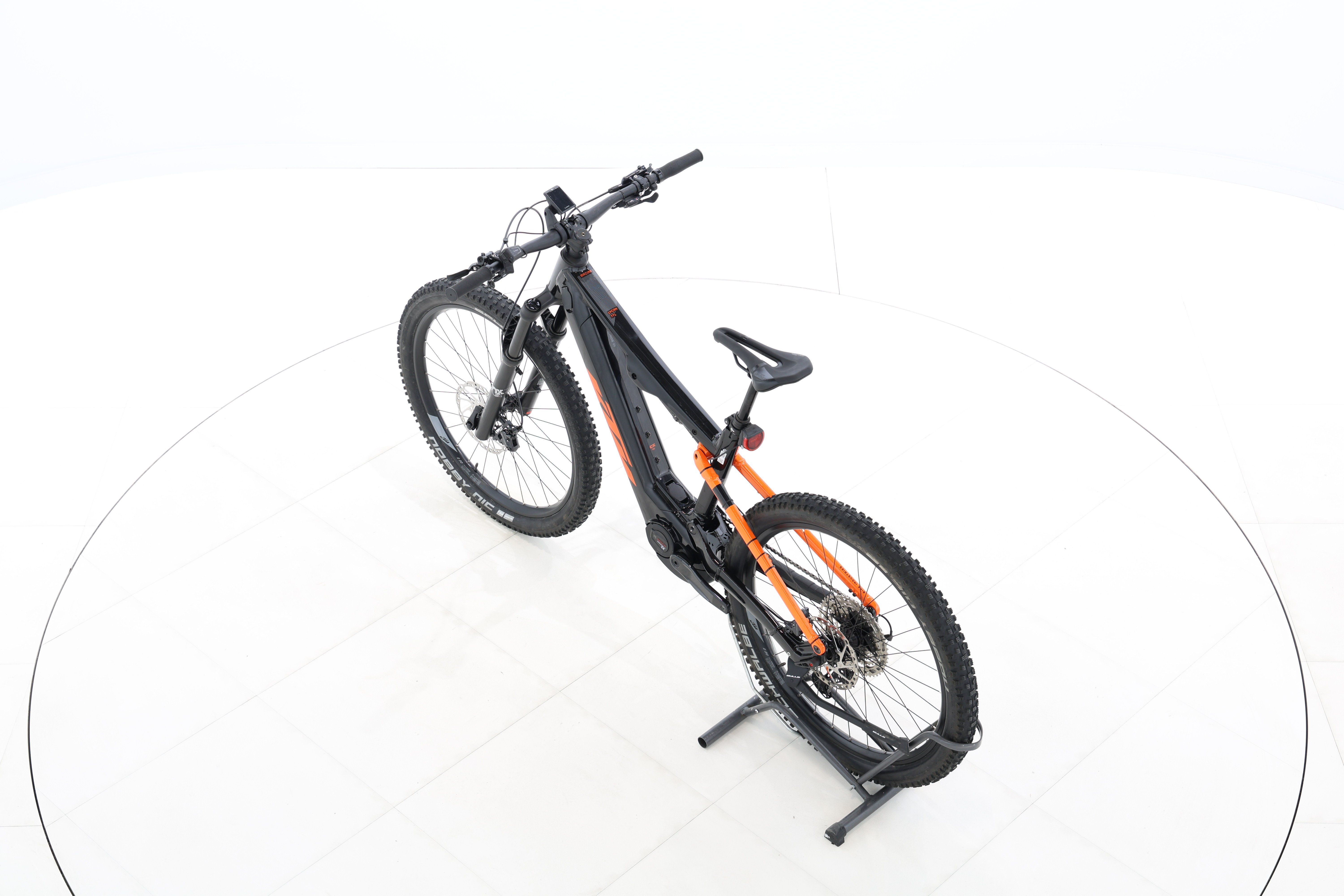 1f58d1b1-984b-42fc-bf1f-5617f57a6a74