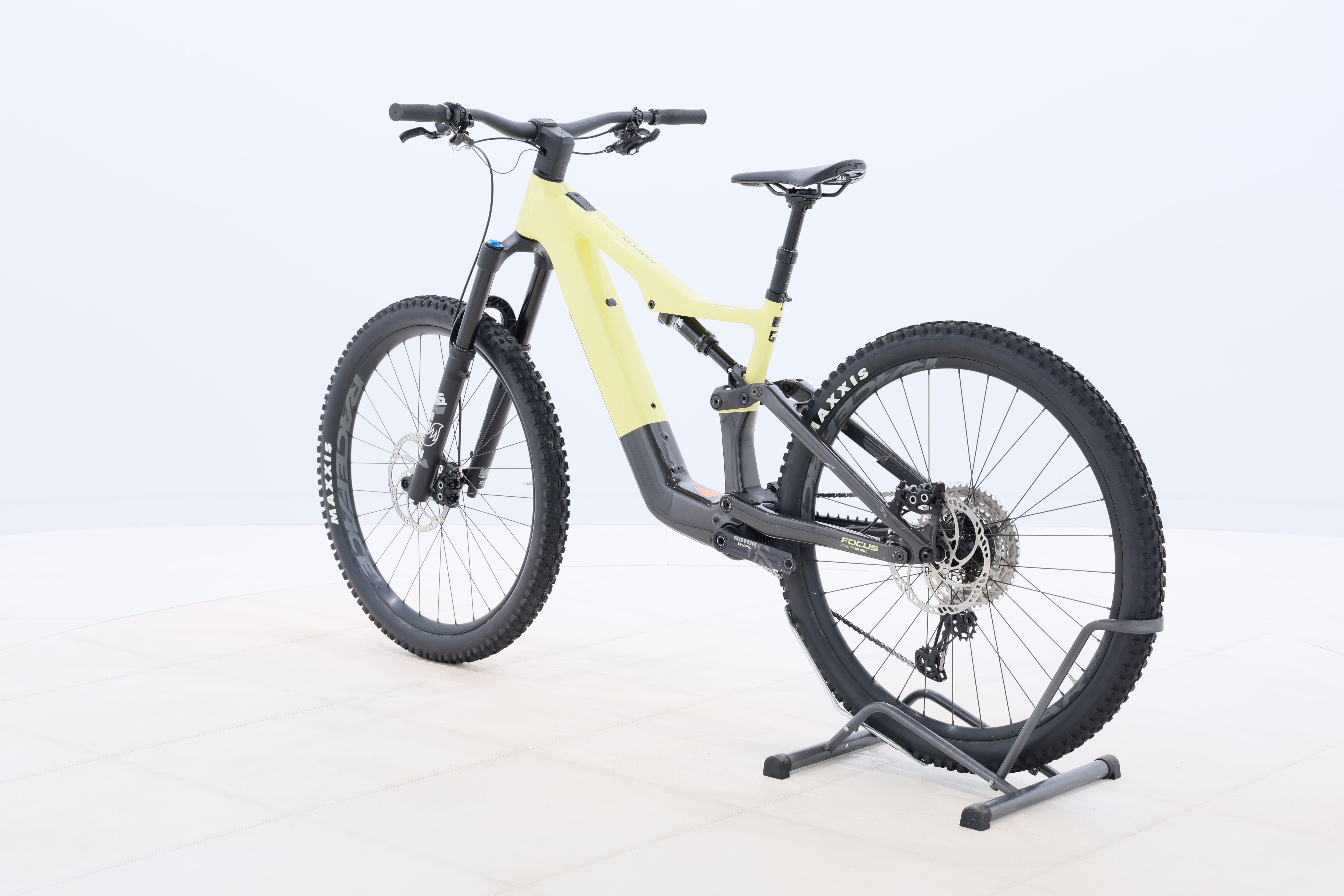 f30bf12c-67d2-42ae-8726-28364e2dd6d7