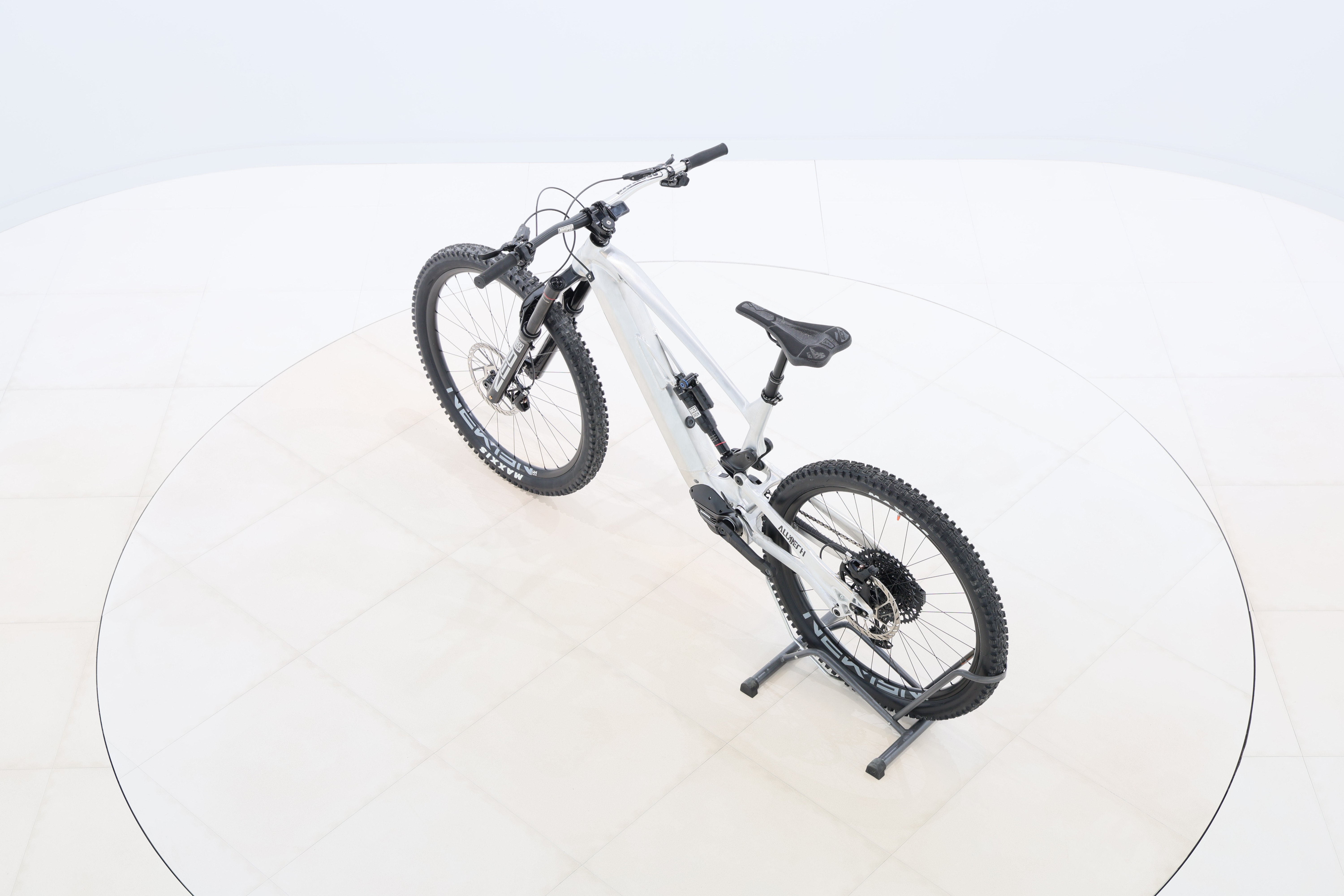 d161b995-b255-4cef-bb8d-7807ddc170a3