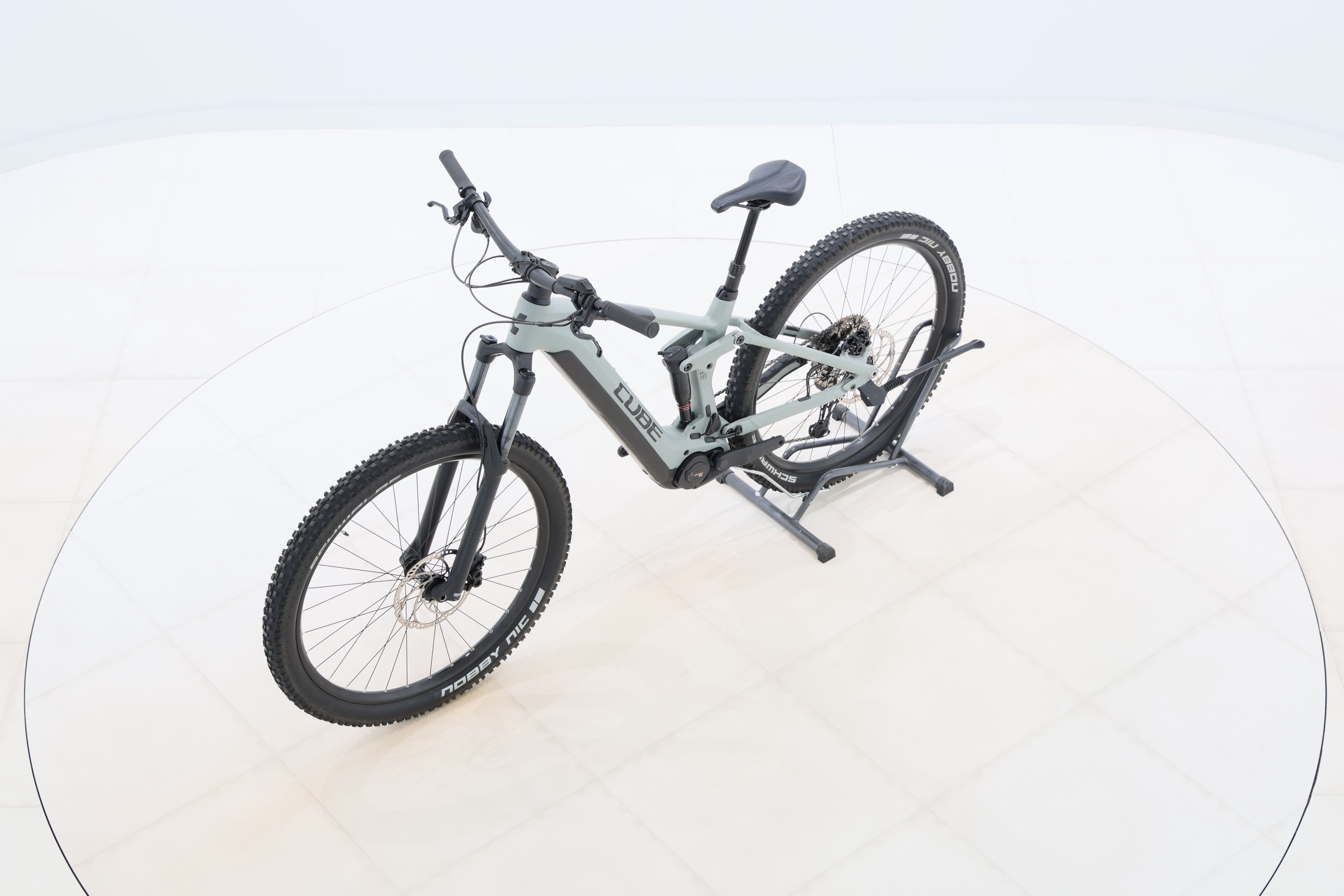 e9b013af-df3e-47d0-a434-5752274f5f7b