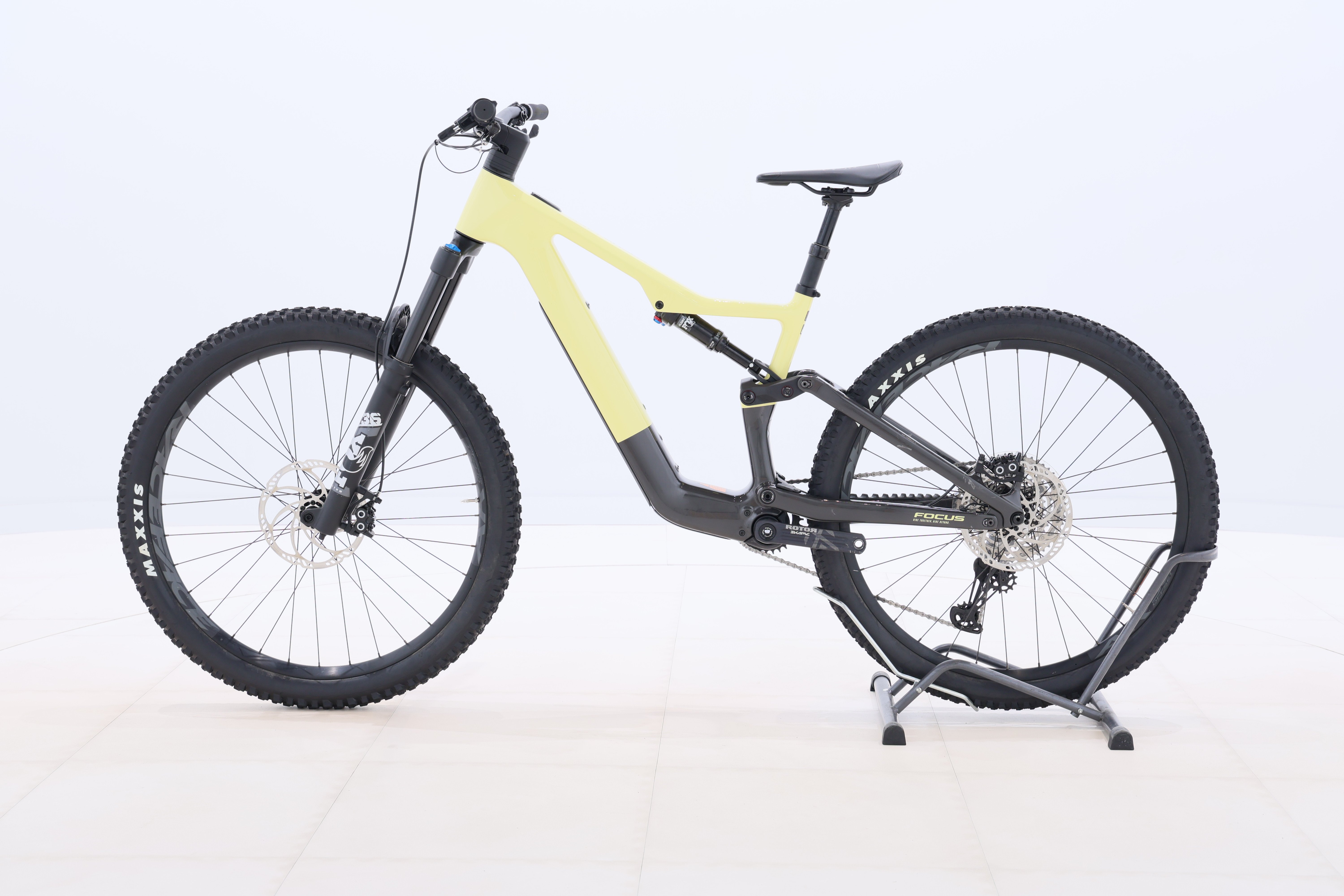 f30bf12c-67d2-42ae-8726-28364e2dd6d7