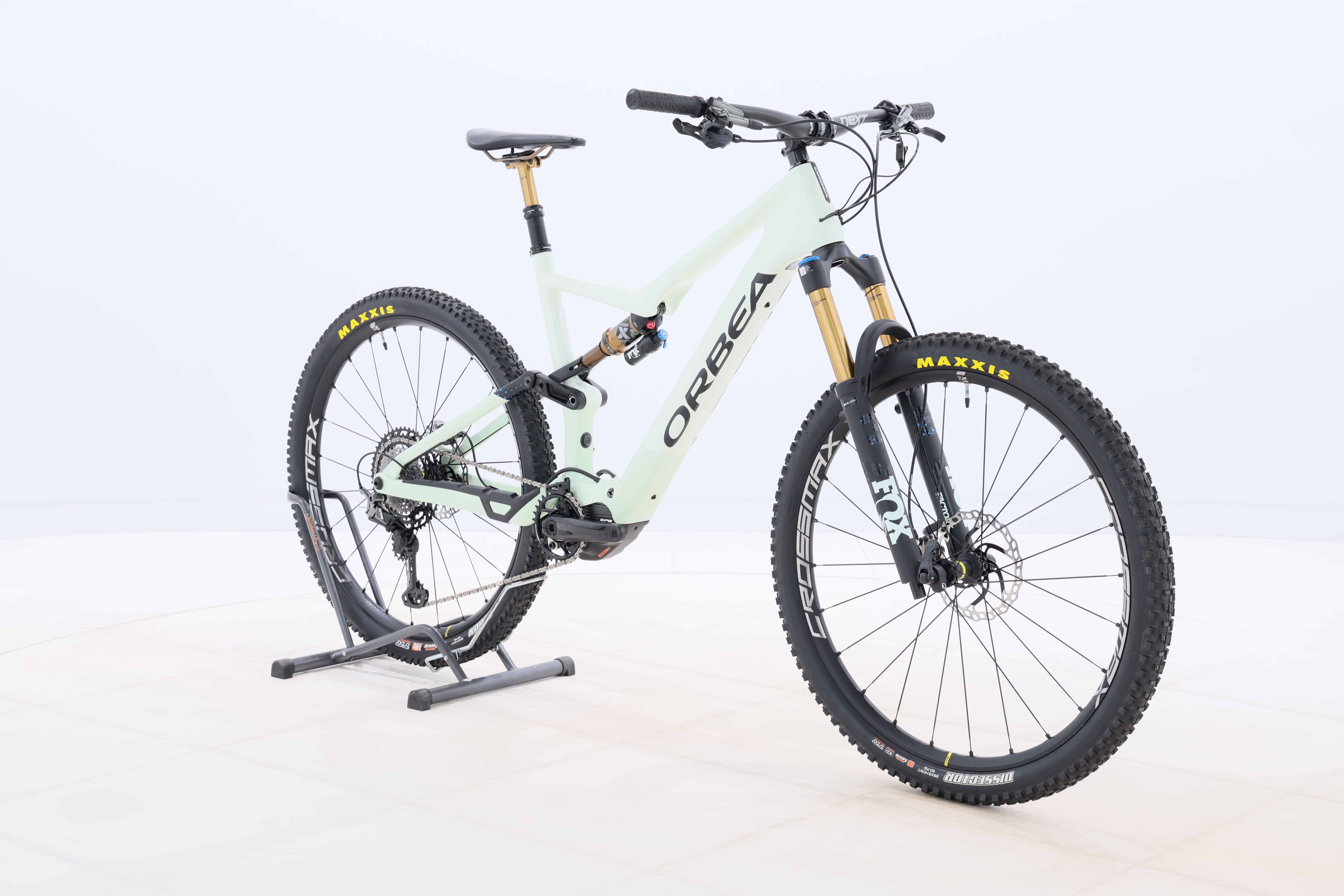 d3239903-3d8b-402b-ad90-c9ae489a89a1