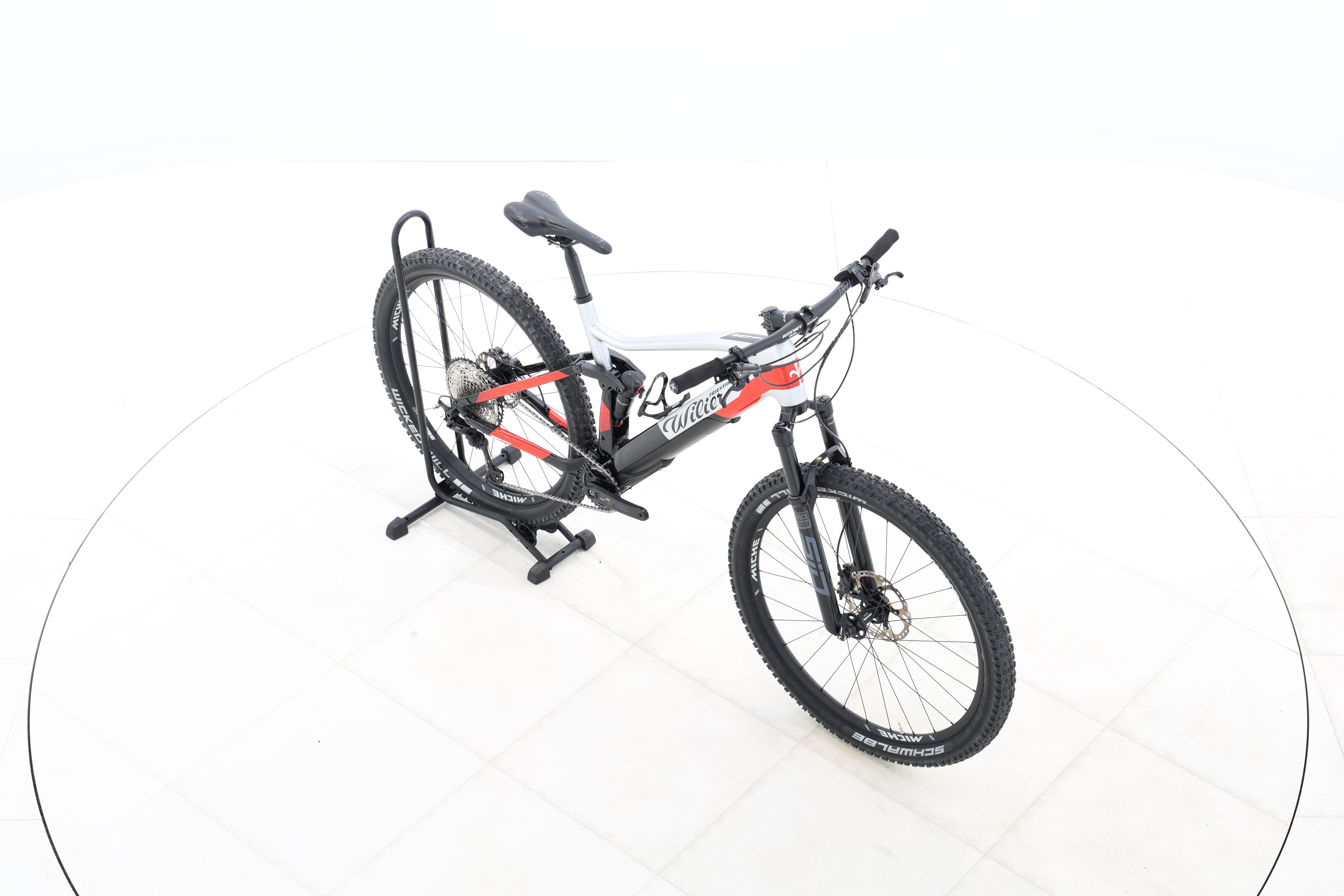 c633de94-dced-4211-b838-17a04facd128