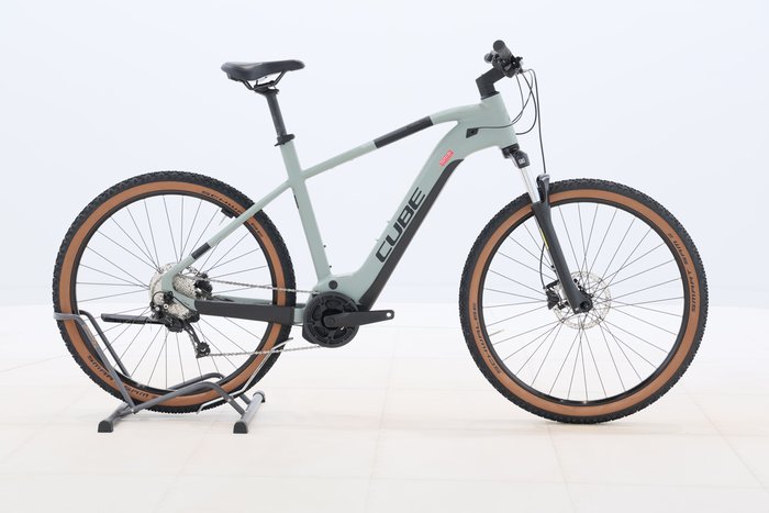 Cube REACTION HYBRID PERFORMANCE 625 2023