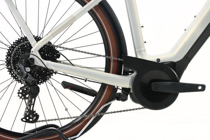 Cube Touring Hybrid Pro 625 2023