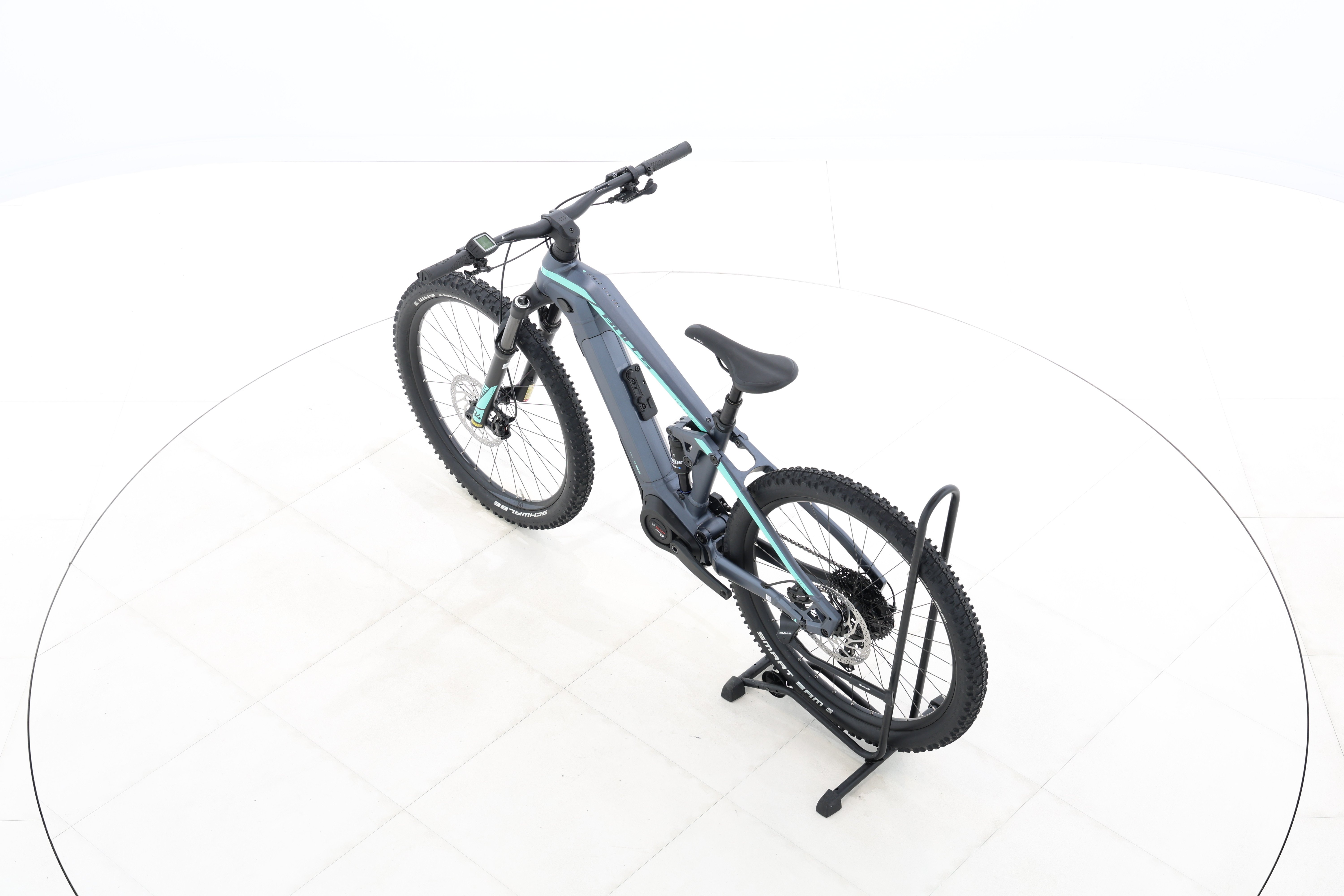 1b732501-d0dd-415b-b1a6-79473737cb8c