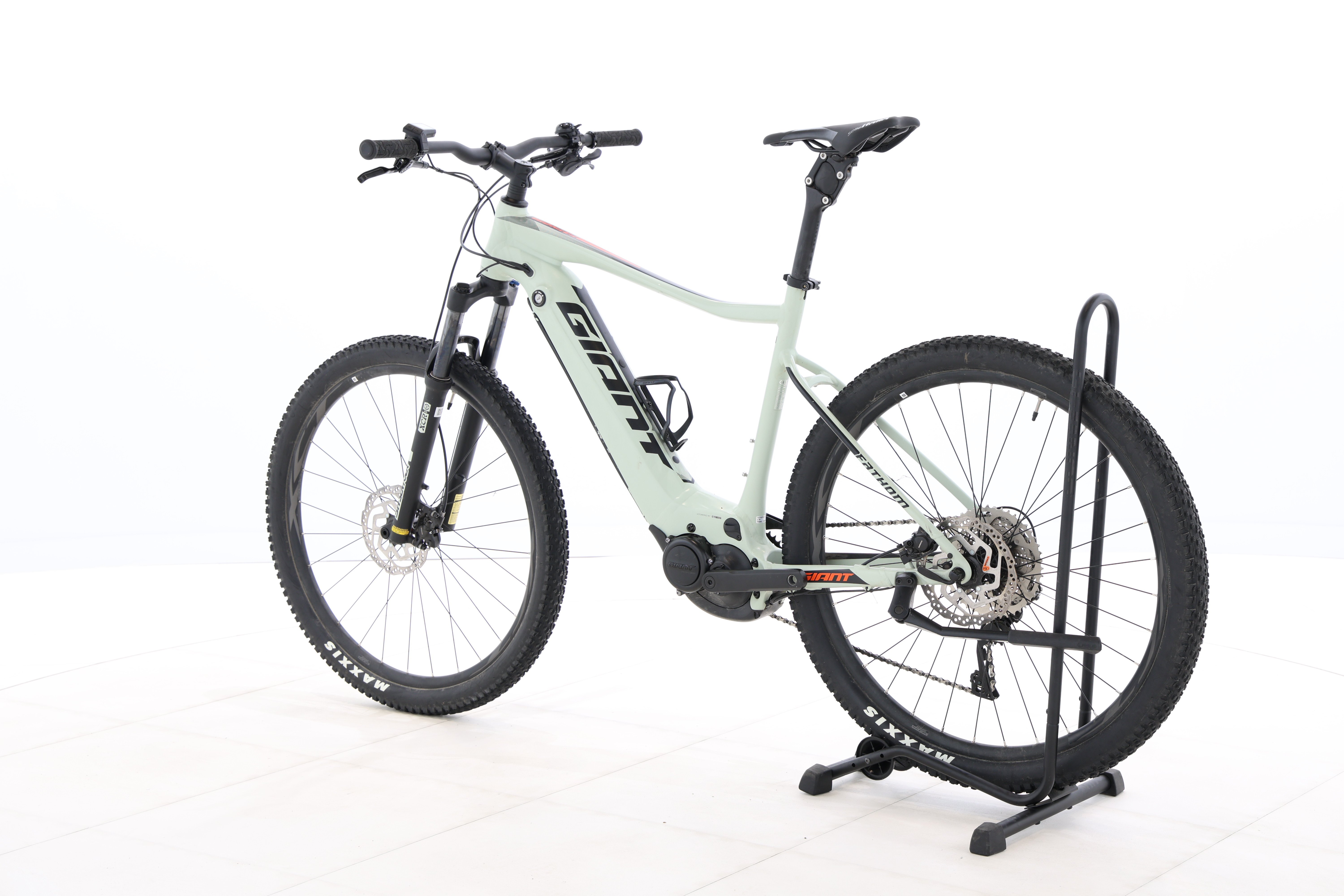 6e6d16f5-bcc0-4783-9b63-0b8324b39303