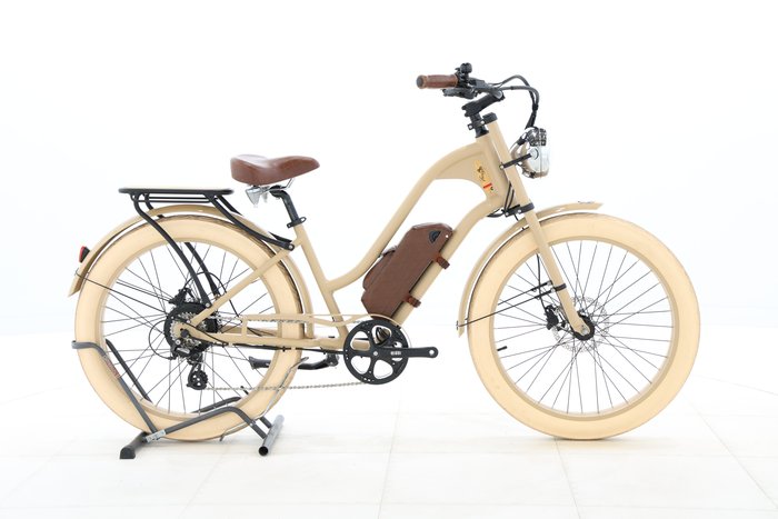 Michael Blast Vacay Lady 2023