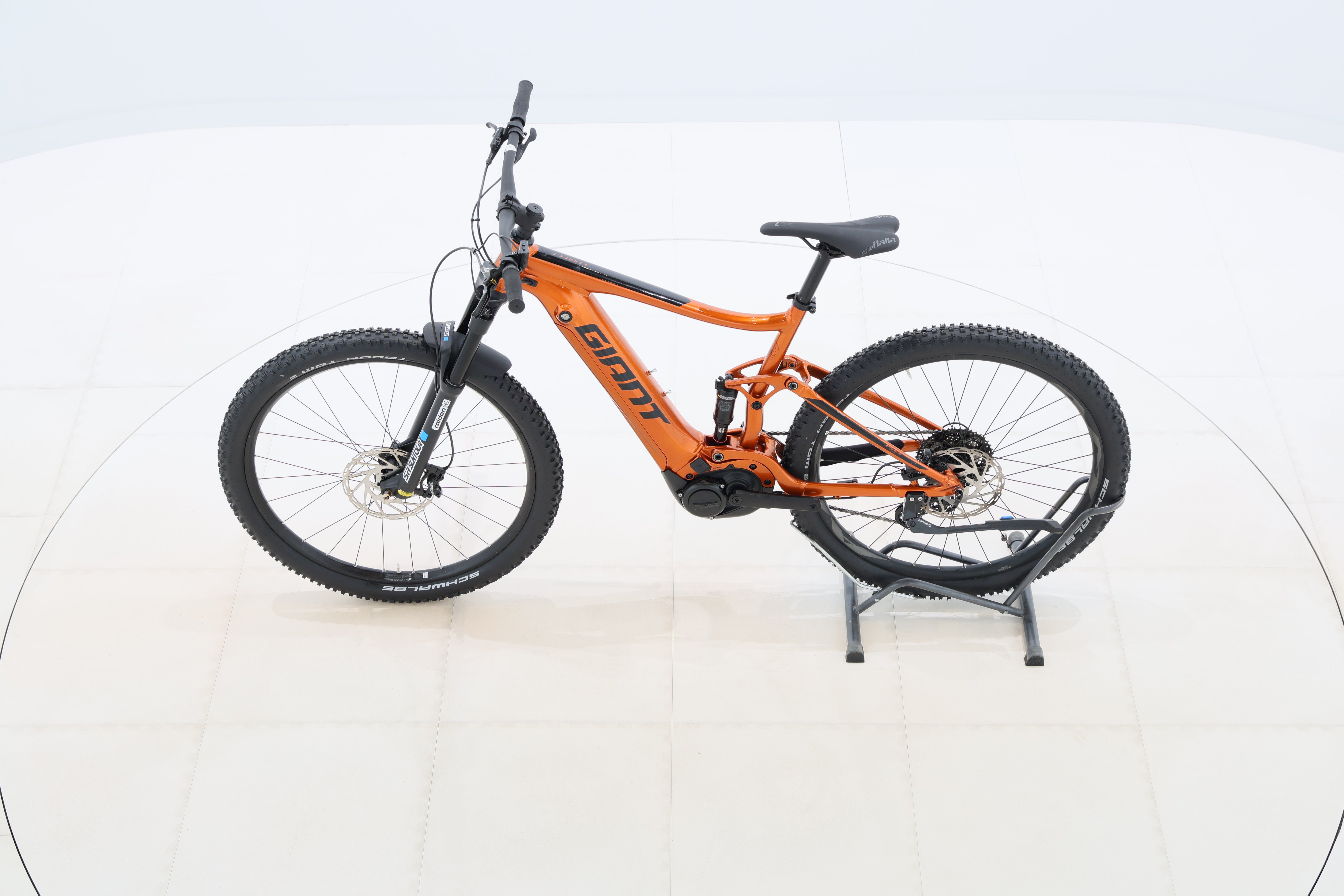 09f100d4-6d92-441e-8538-cc52c1e0d8e5