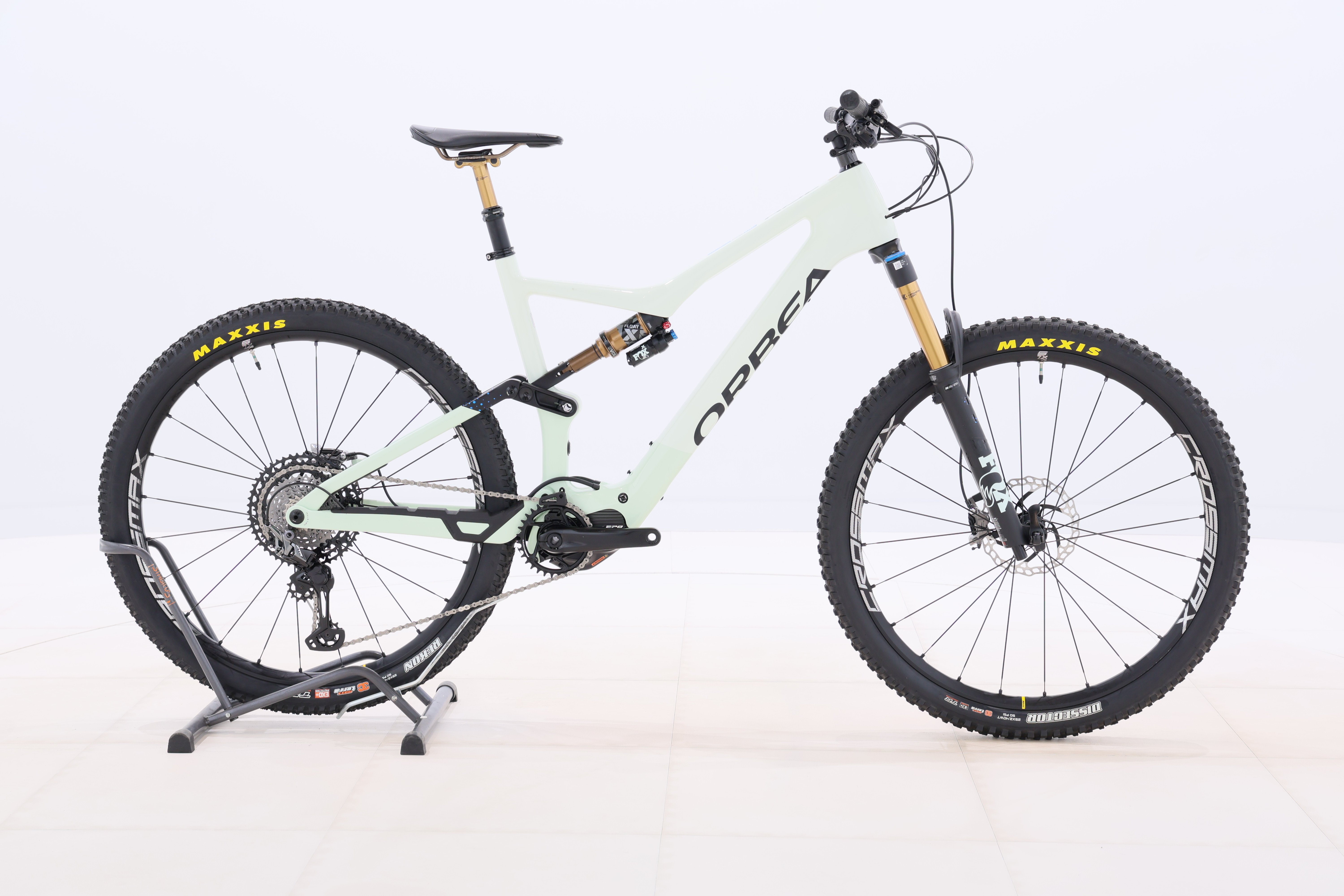 d3239903-3d8b-402b-ad90-c9ae489a89a1