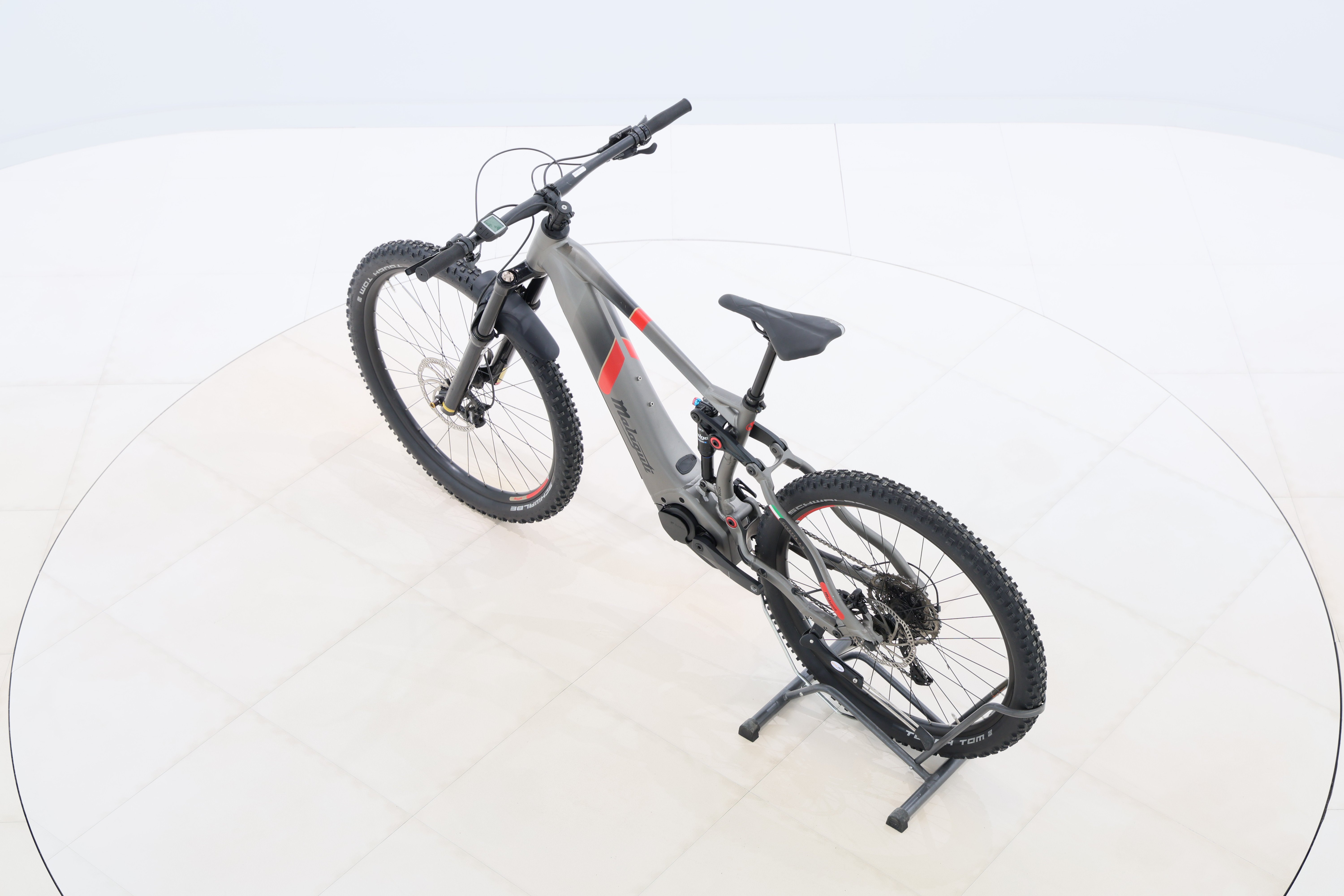 26b18c5e-dbe6-4936-8e41-de3a6a88aec5