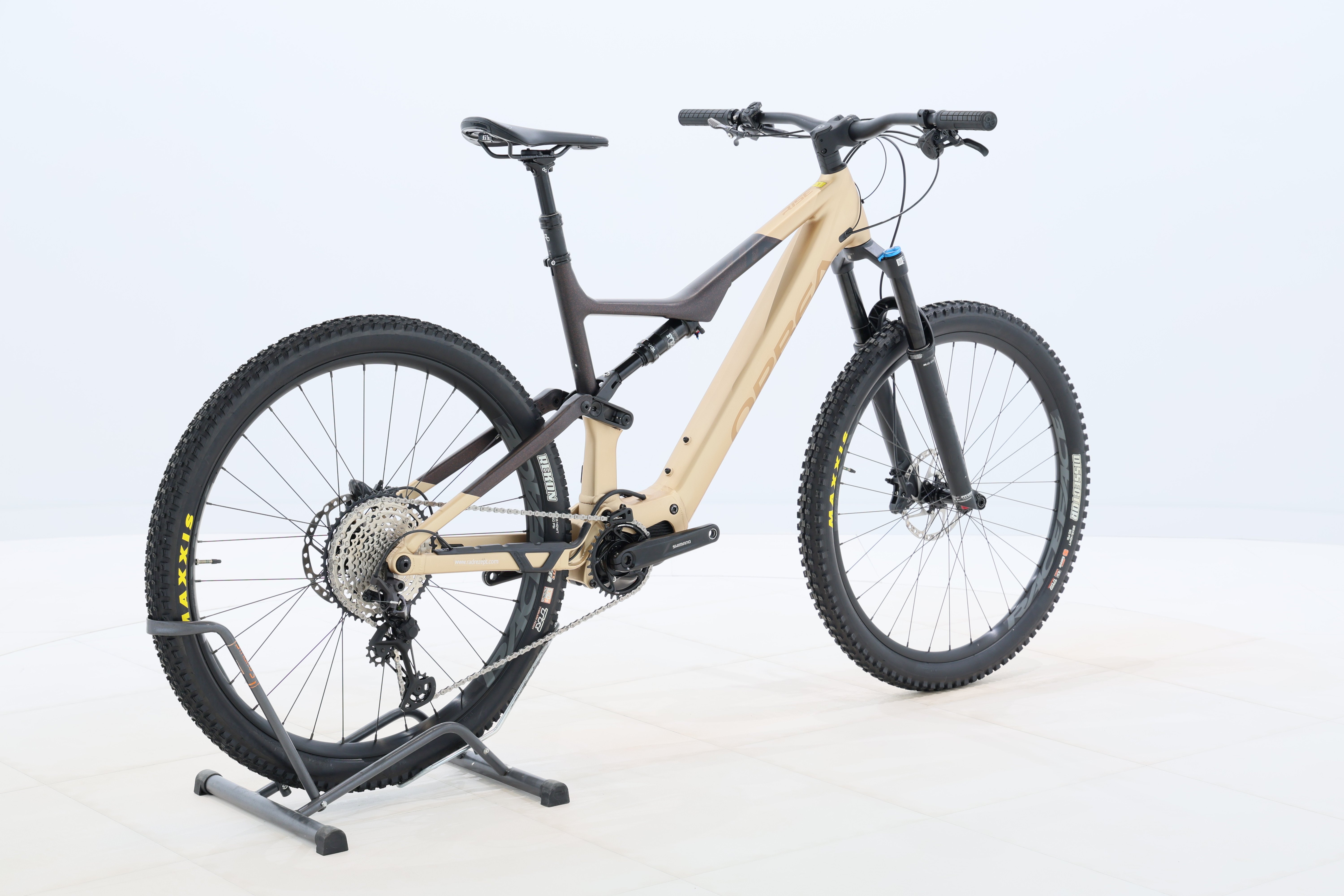 b451aa82-3fff-44ac-bbff-f220d6cde52c