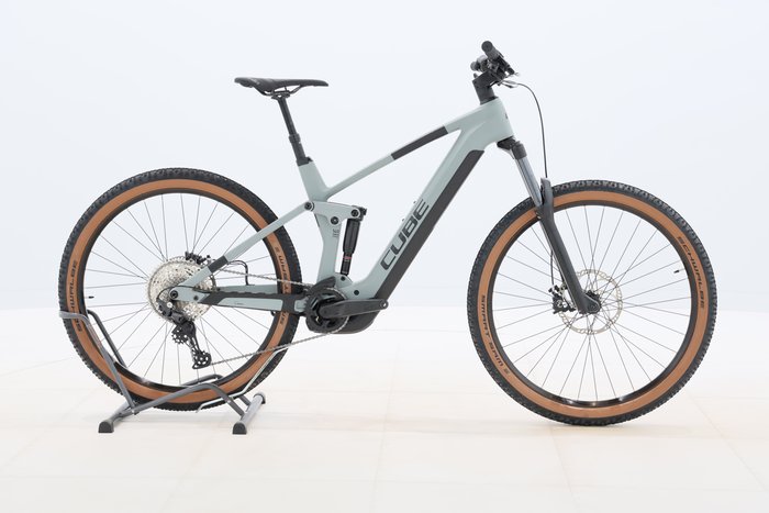 Cube STEREO HYBRID 140 HPC PRO 625 2023