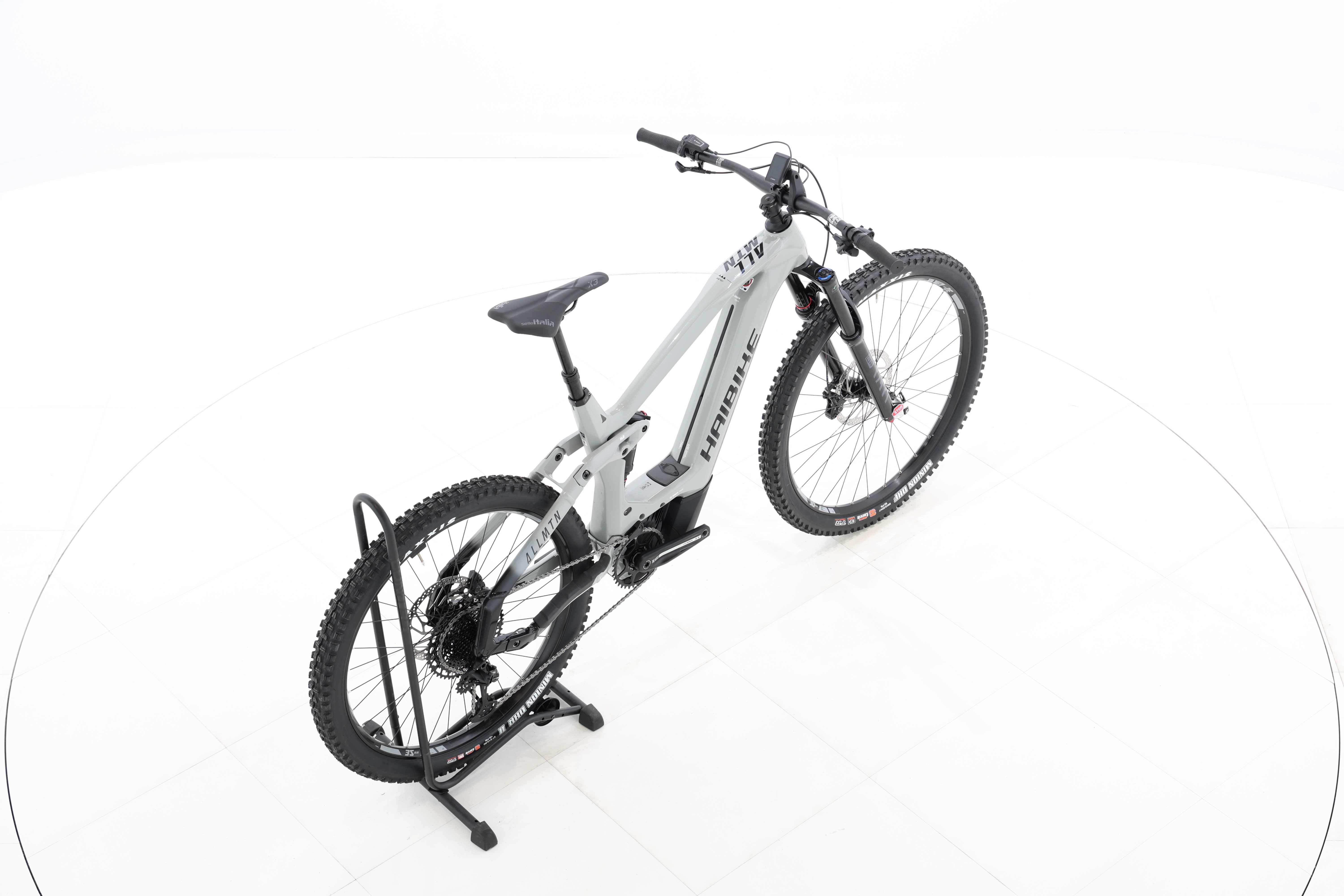 e9ebf3d9-d333-458c-96fe-ecf7e4d18a17