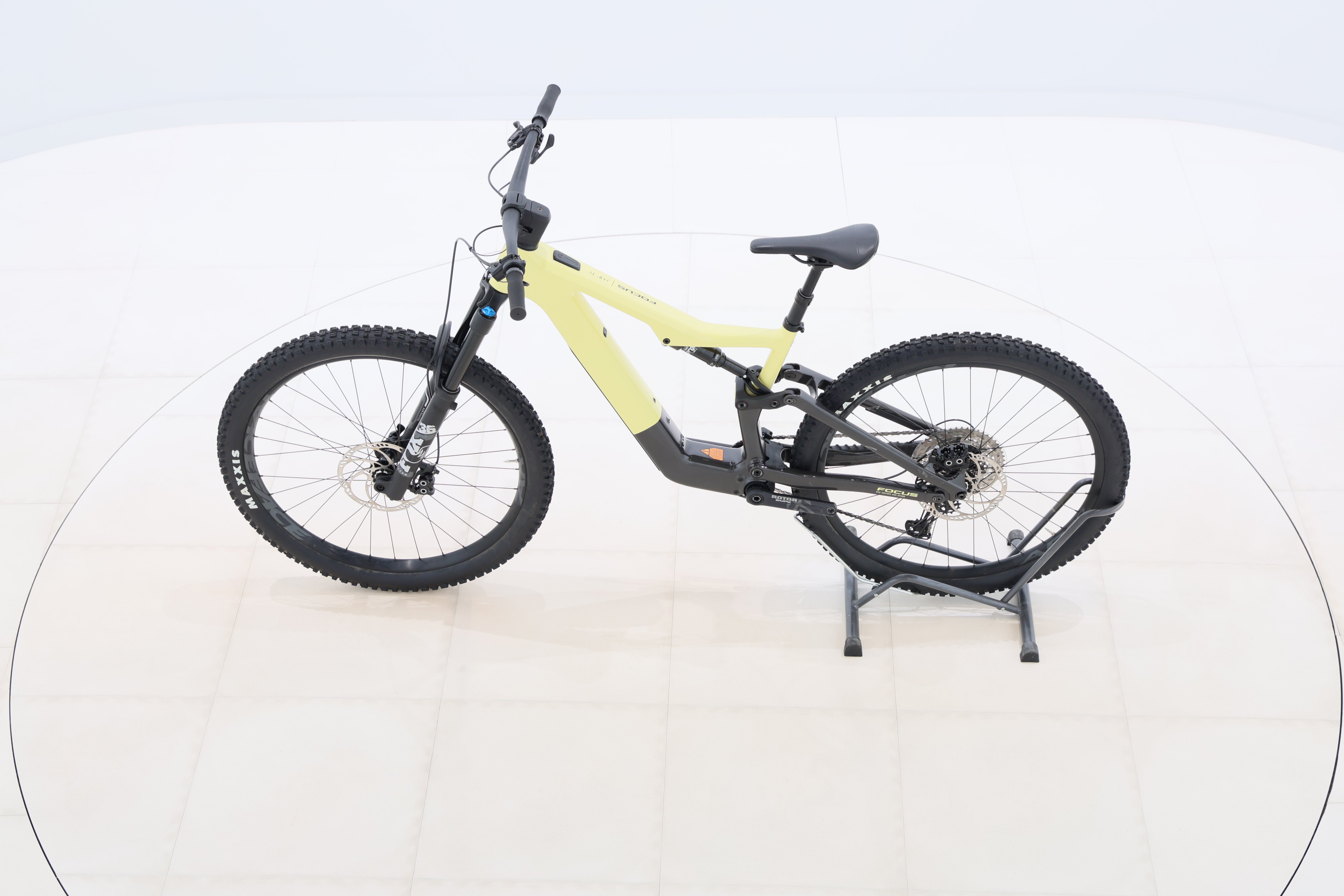 f30bf12c-67d2-42ae-8726-28364e2dd6d7