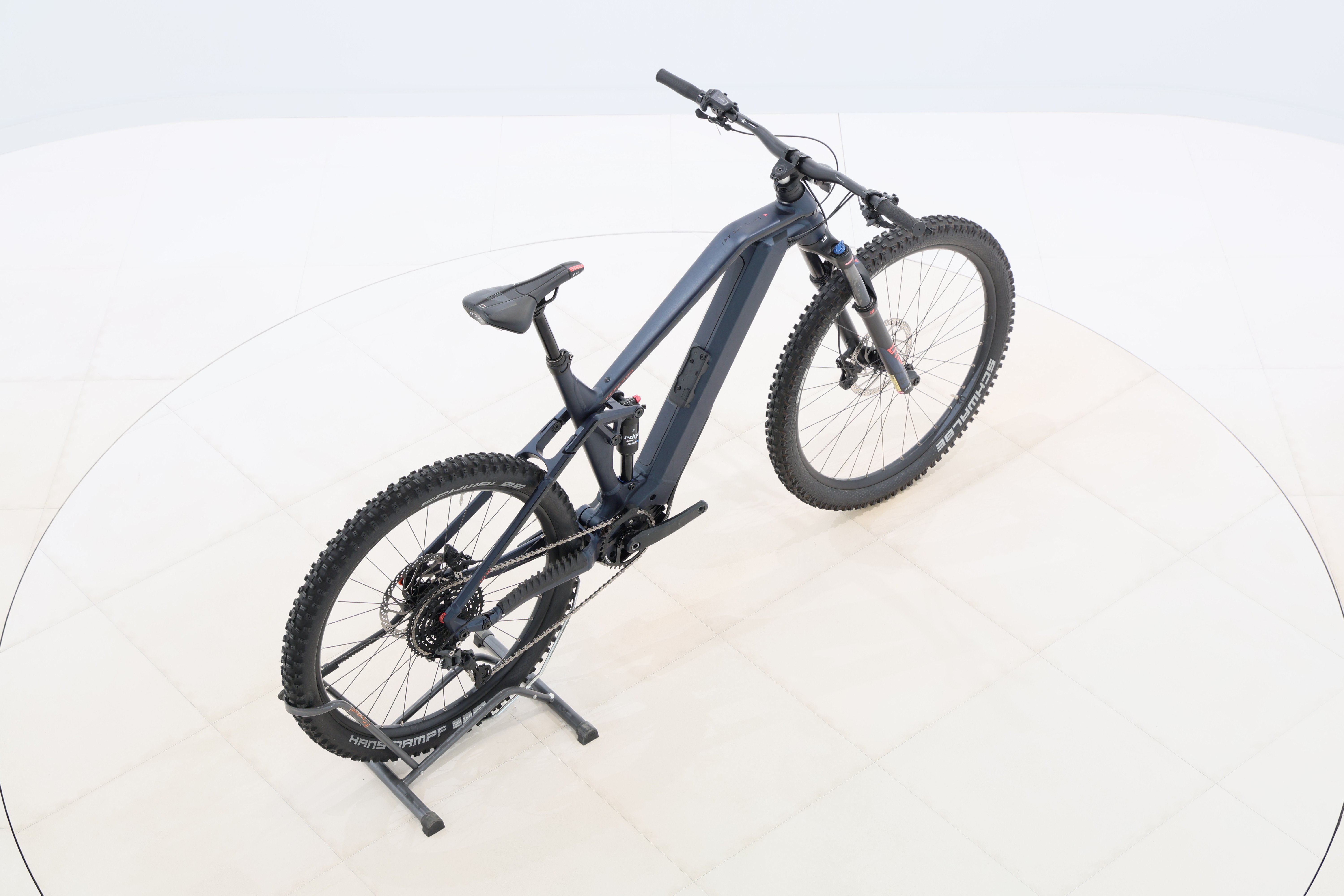 6d032fd7-3044-4385-b284-6fdc5cc351d2