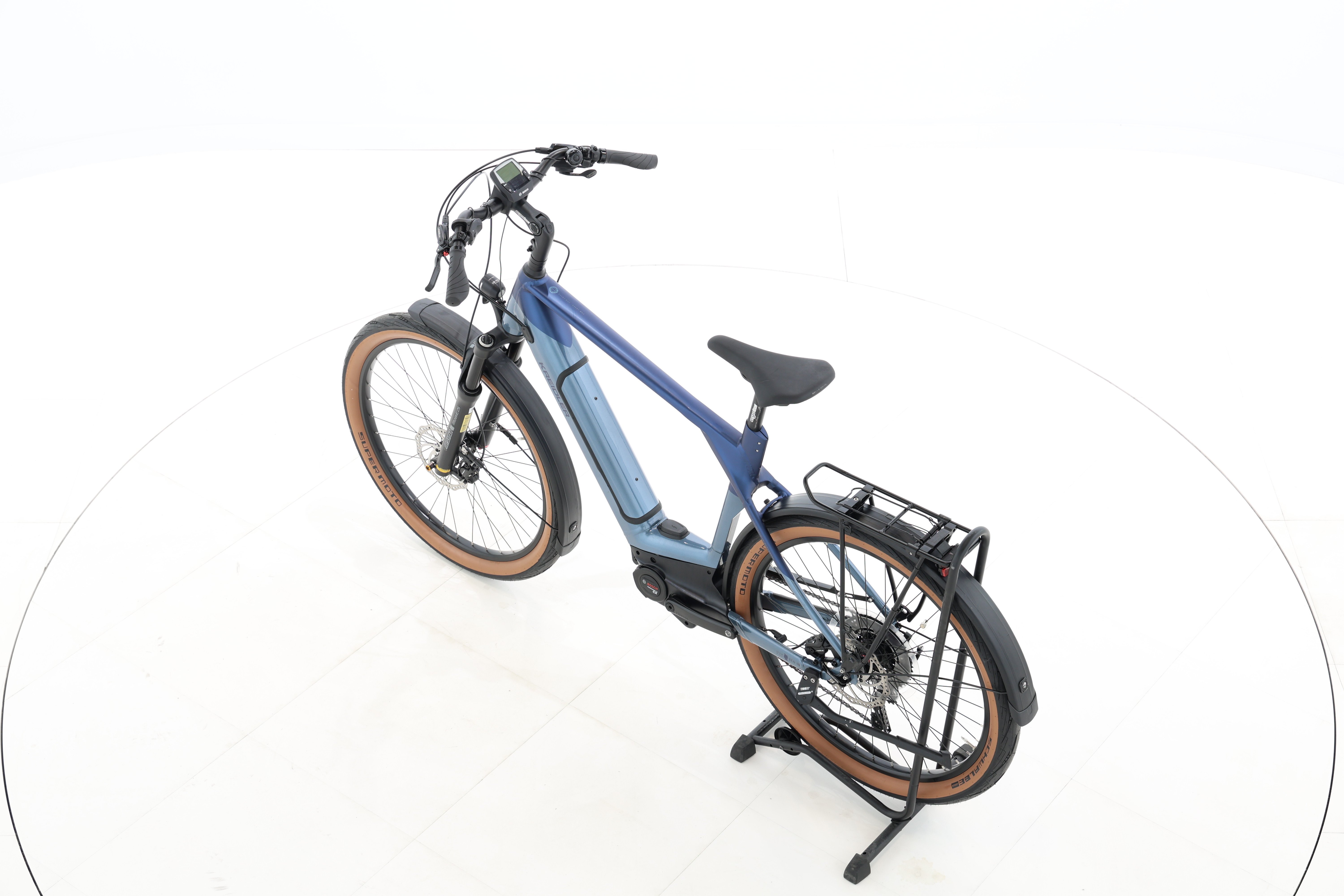 a5f61273-1f3b-48dc-9566-43be78e42396