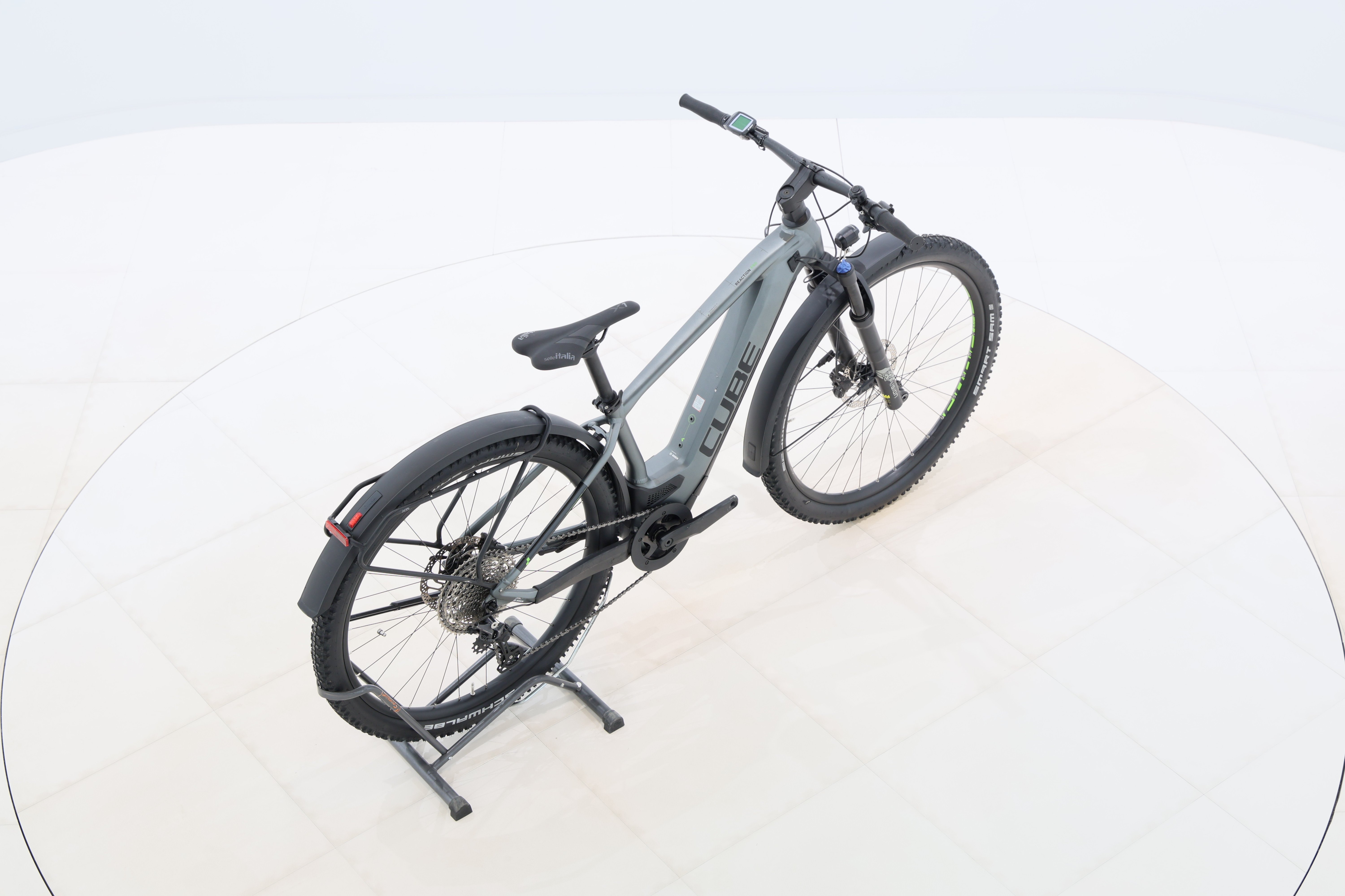 e2f3496a-3da6-4879-bdae-18cde3eb2361