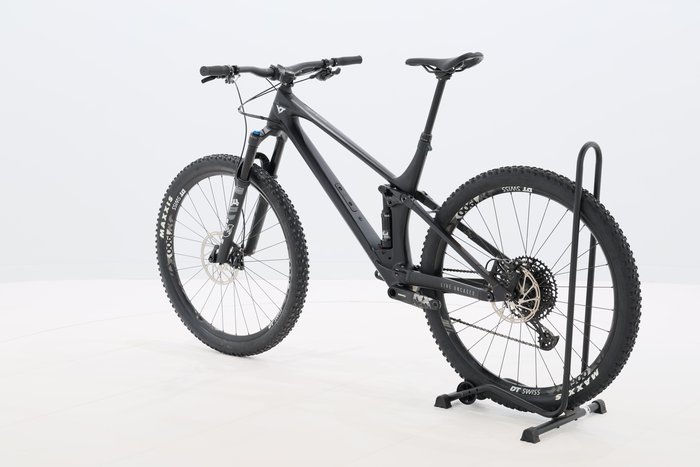 Yt IZZO CORE 2 2022