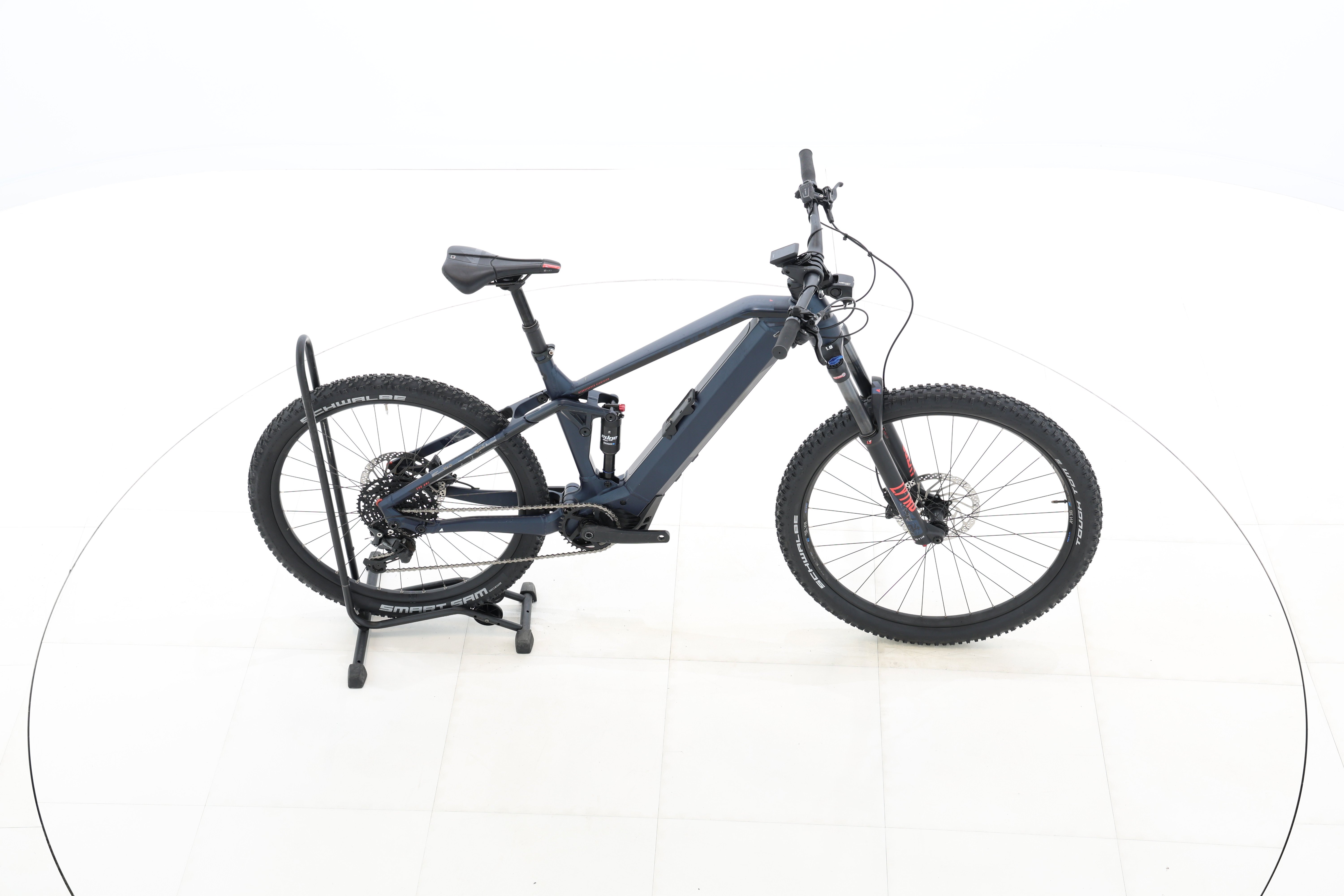 16f2853a-9da1-421f-aa2f-e2a06e754c76