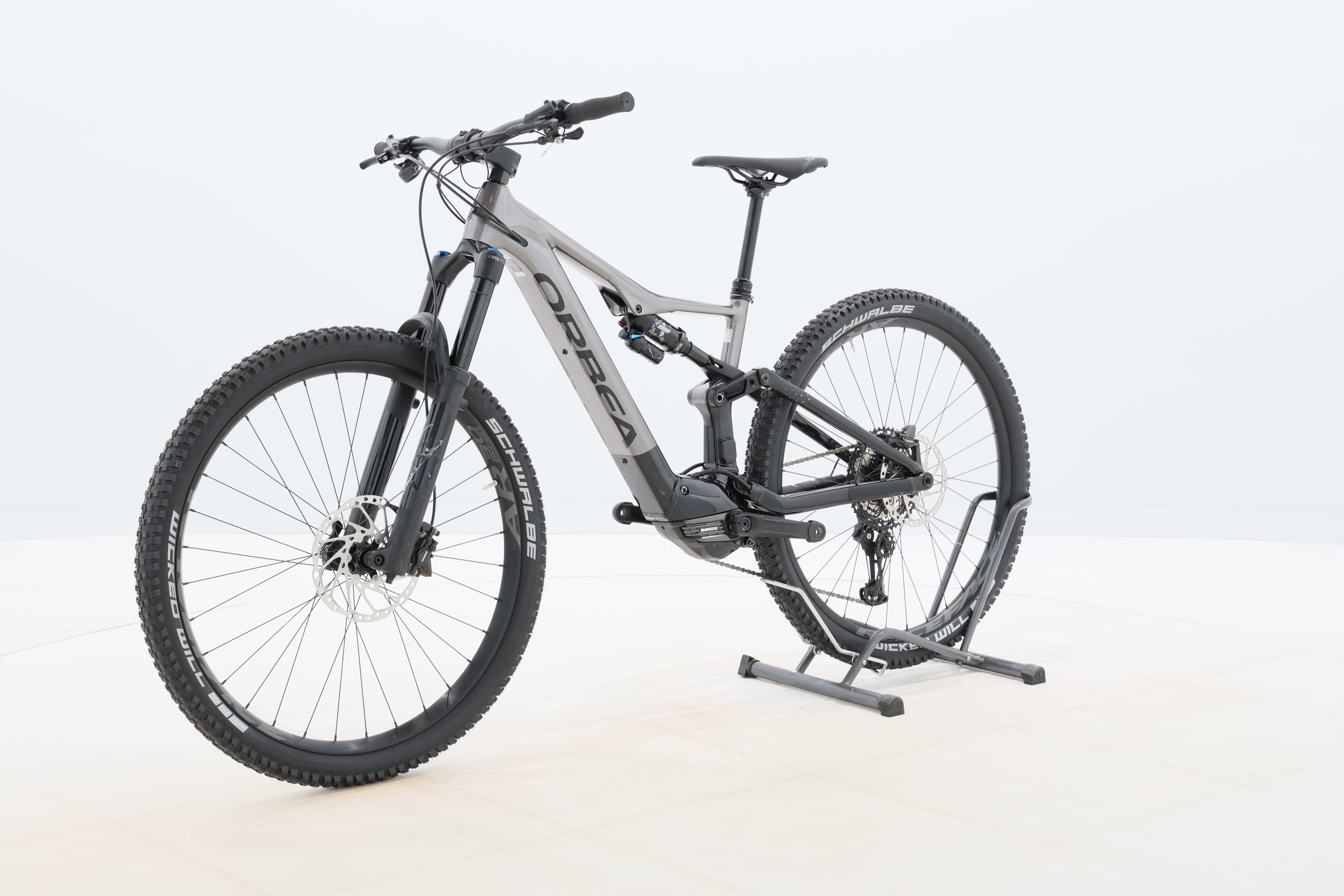 fba16480-3d38-414b-9276-f00ef42e14b6