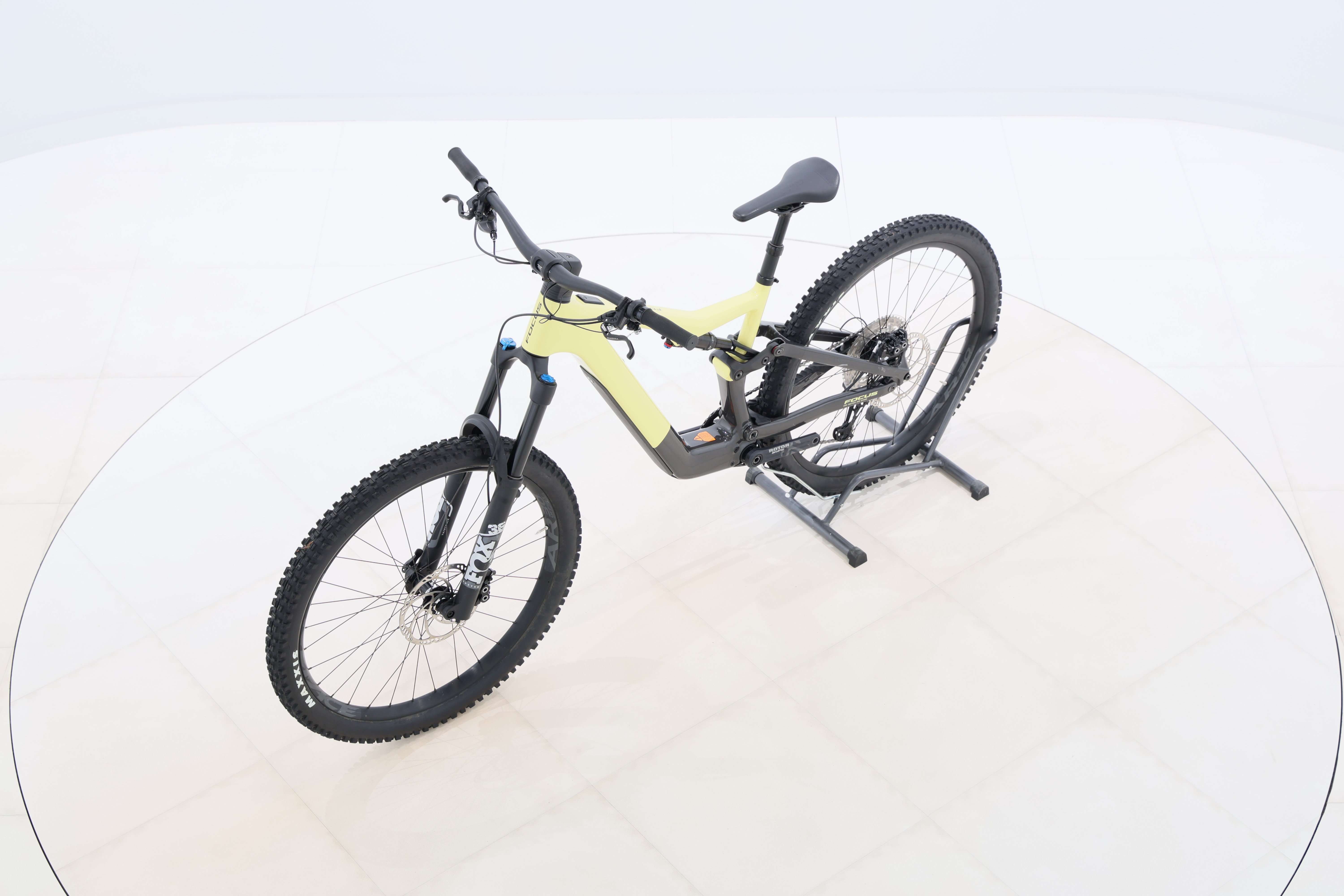 f30bf12c-67d2-42ae-8726-28364e2dd6d7