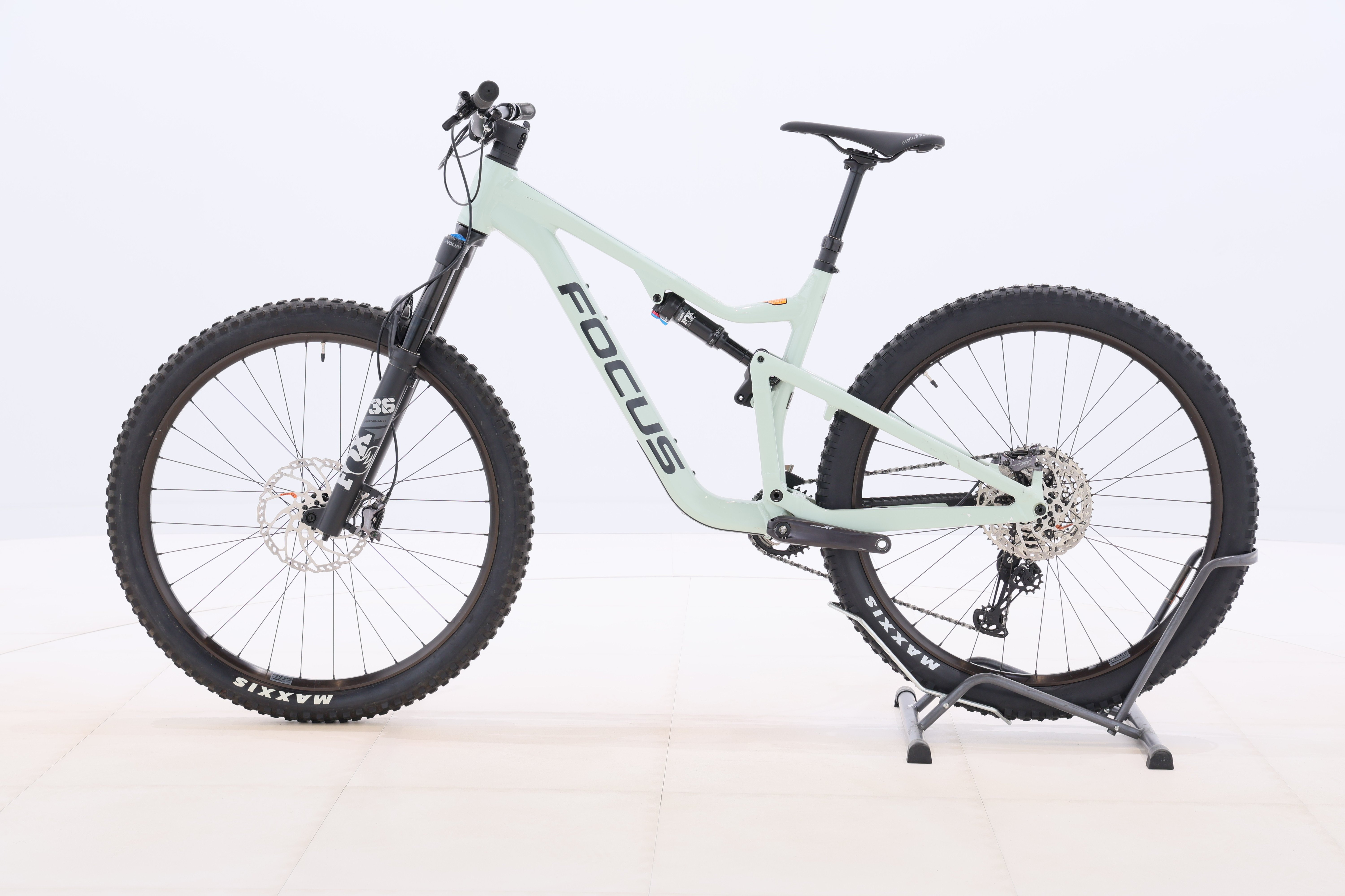 c2681f34-e30e-4f82-83ca-e410e52e9b1c