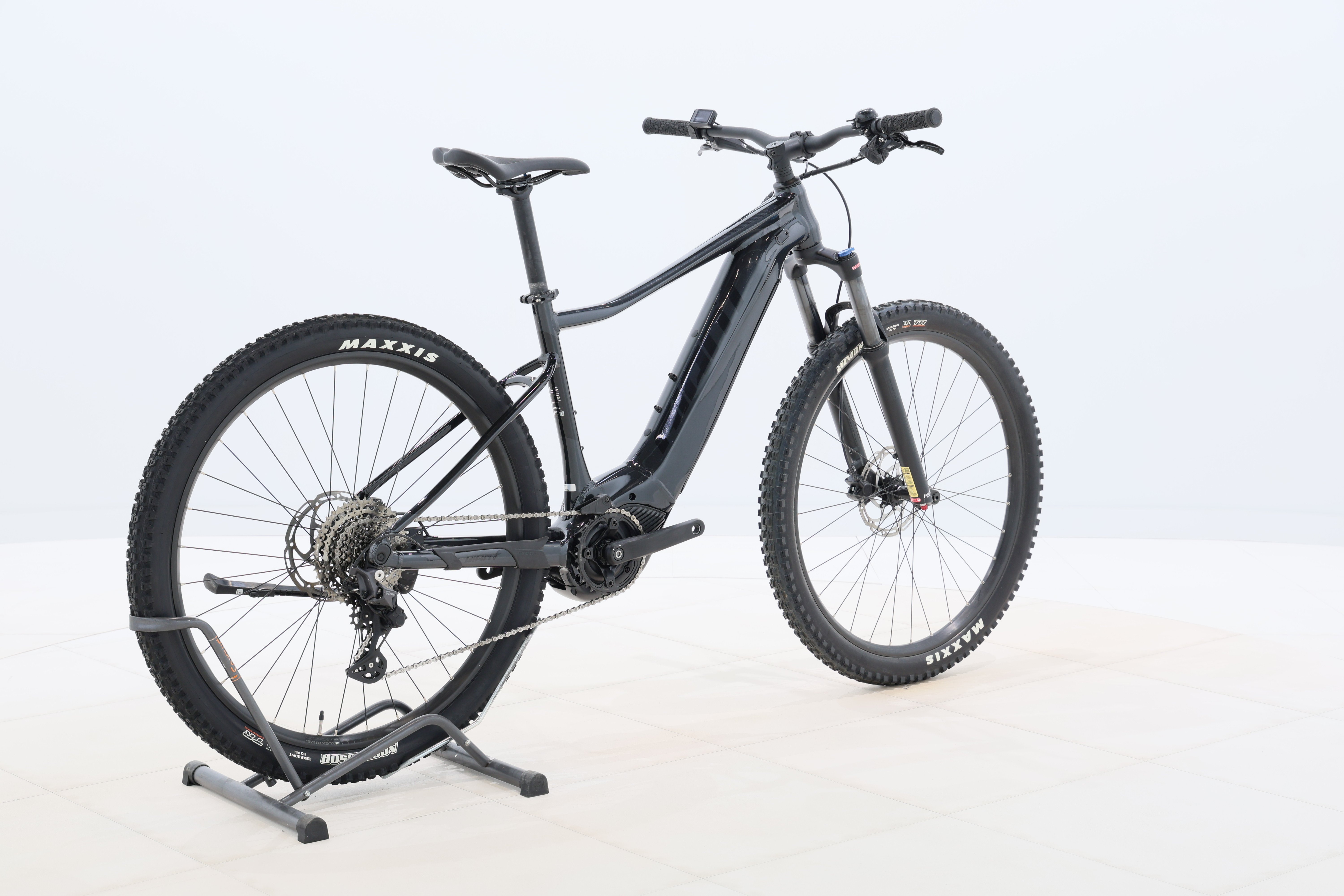 e27130dc-c993-4dc1-8a01-6be5cfa049a5