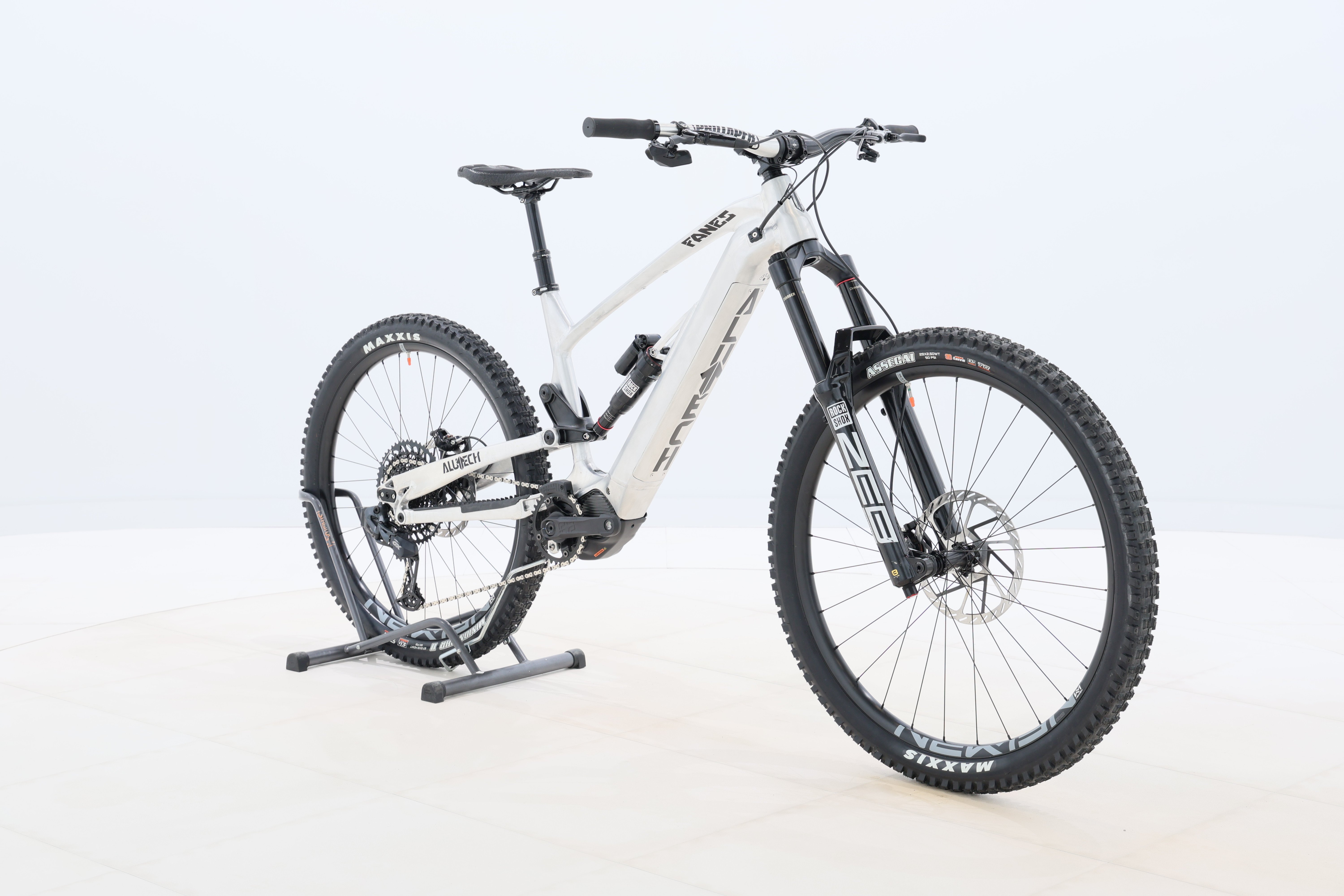 d161b995-b255-4cef-bb8d-7807ddc170a3